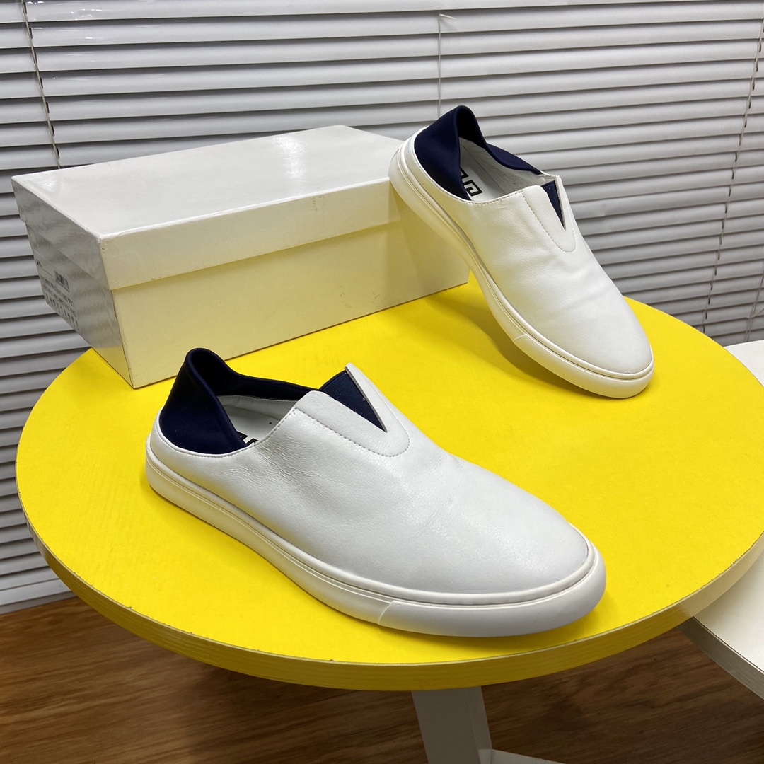 I5  Givenchy  纪梵希  最懒人鞋半拖休闲鞋原版复刻，做工一流，鞋面进口头层柔软牛皮和水染羊皮内里、橡胶大底。@适合各种出行，上脚轻便透气、原版复刻、让你适合各种出行，尽显低调奢华。。