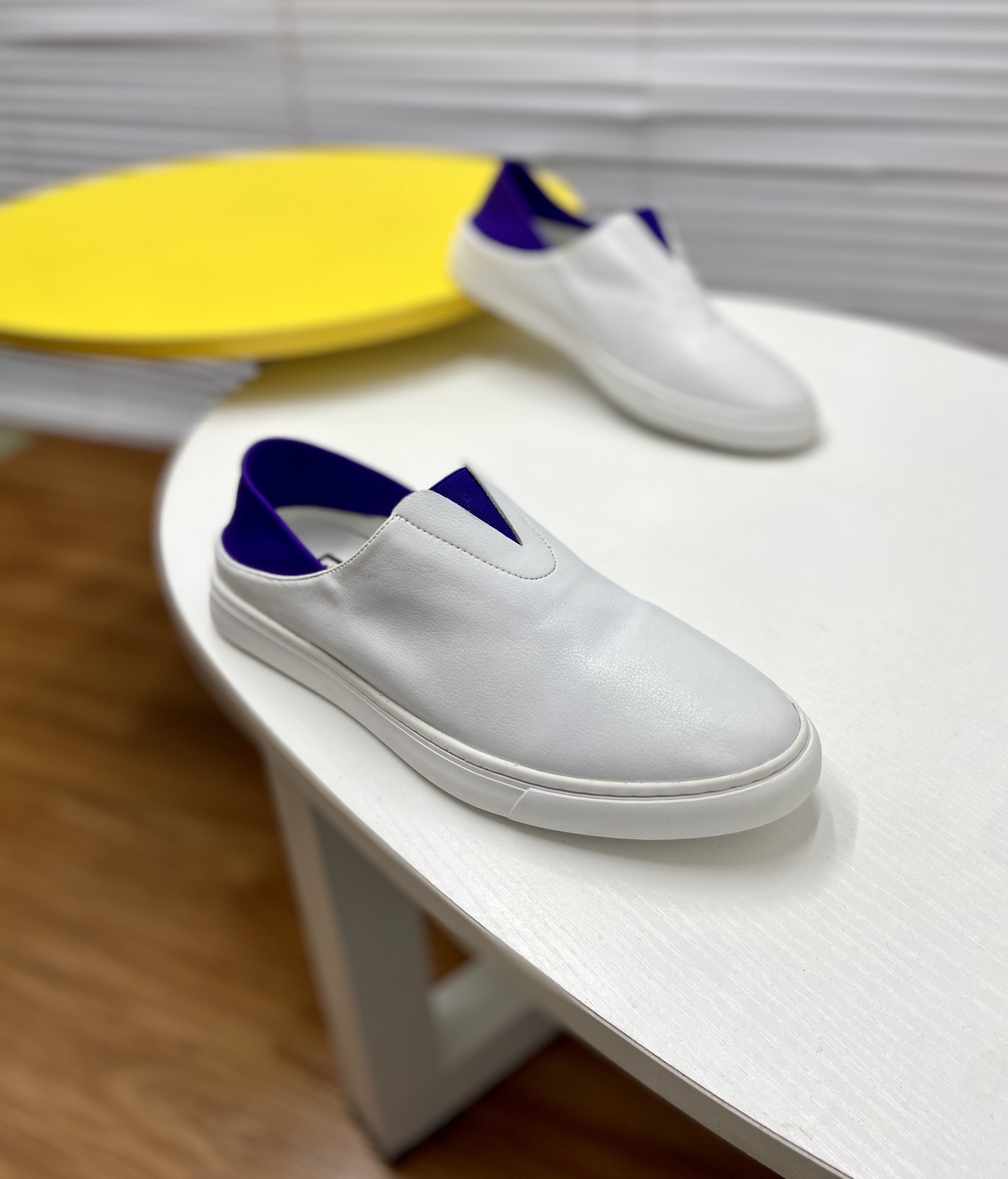 I5  Givenchy  纪梵希  最懒人鞋半拖休闲鞋原版复刻，做工一流，鞋面进口头层柔软牛皮和水染羊皮内里、橡胶大底。@适合各种出行，上脚轻便透气、原版复刻、让你适合各种出行，尽显低调奢华。。