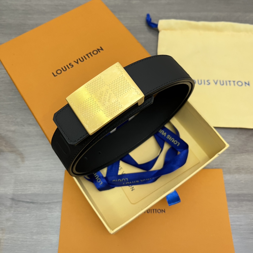 I5  Louis vuitton 路易威登 LV   皮带腰带：双面使用专柜质量、百分百头层牛皮、24k纯钢扣、送人自用首选、保证真皮 包装：请认准图片专柜包装、送打孔器 全套包装 宽度：3.5cm 长度：国标cm-cm 不可以自行裁剪长度