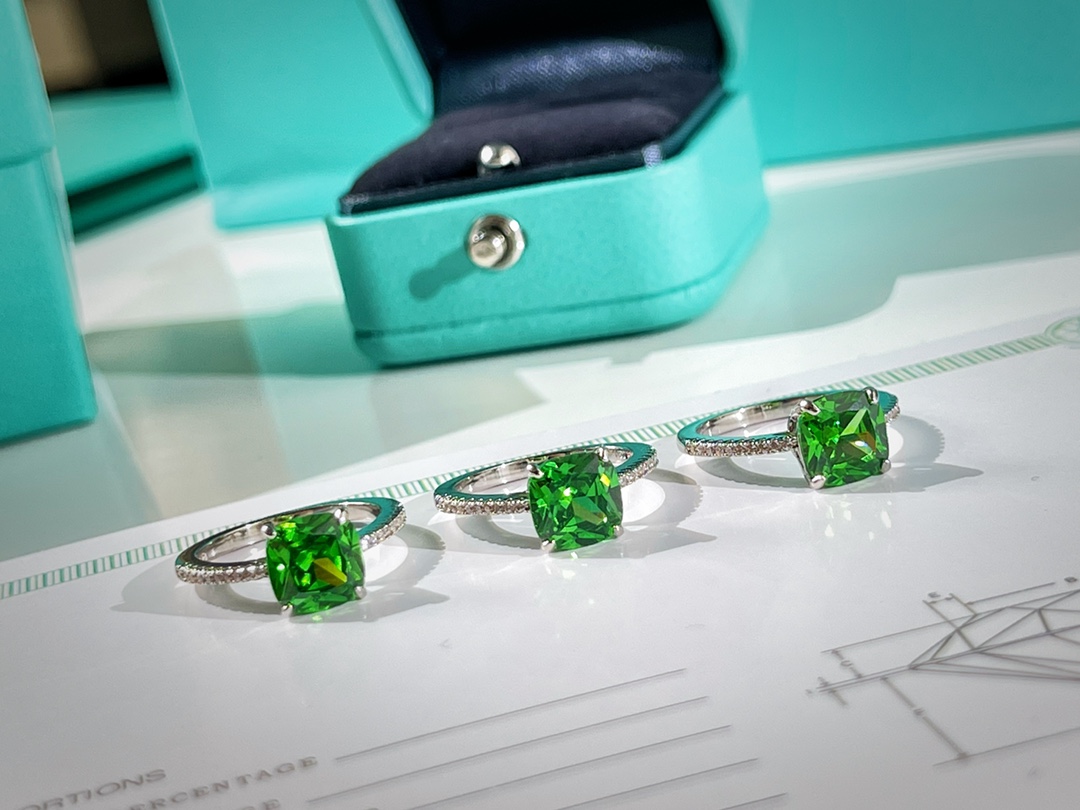 新款☑️TIFFANY&Co.蒂芙尼方形绿钻戒指