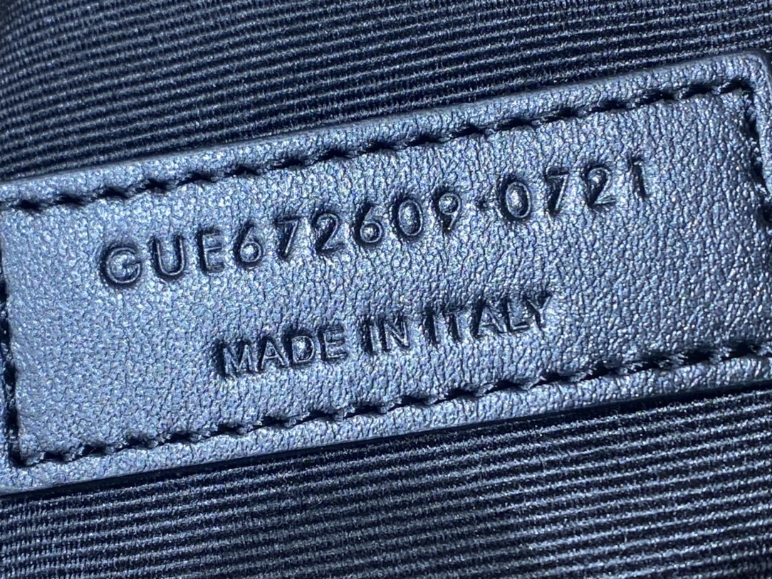 Saint laurent Ysl 𝐉𝐨𝐞 𝐛𝐚𝐜𝐤𝐩𝐚𝐜𝐤 “V”型绗缝双肩包 672609黑色