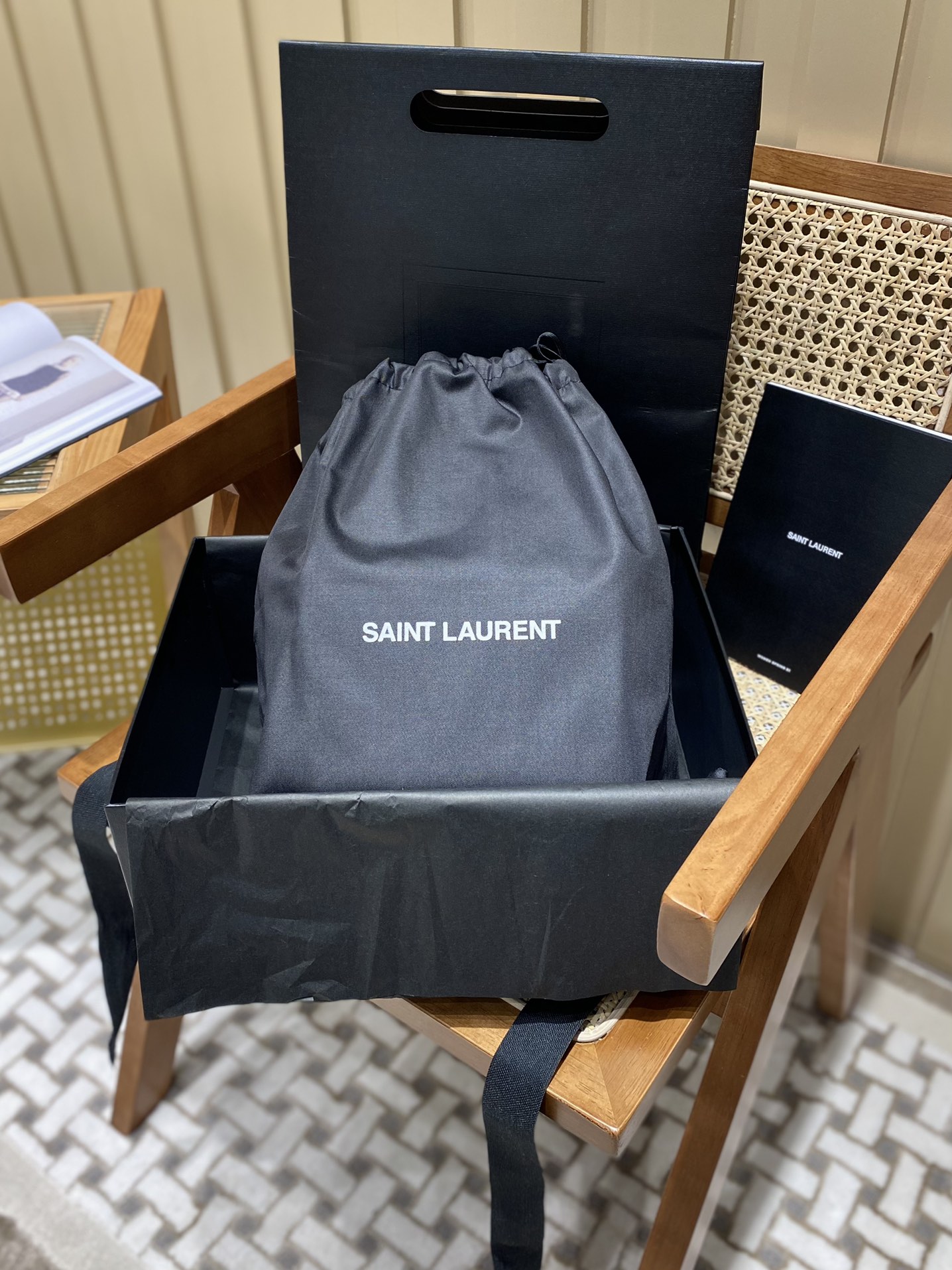 Saint laurent Ysl 𝐉𝐨𝐞 𝐛𝐚𝐜𝐤𝐩𝐚𝐜𝐤 “V”型绗缝双肩包 672609黑色
