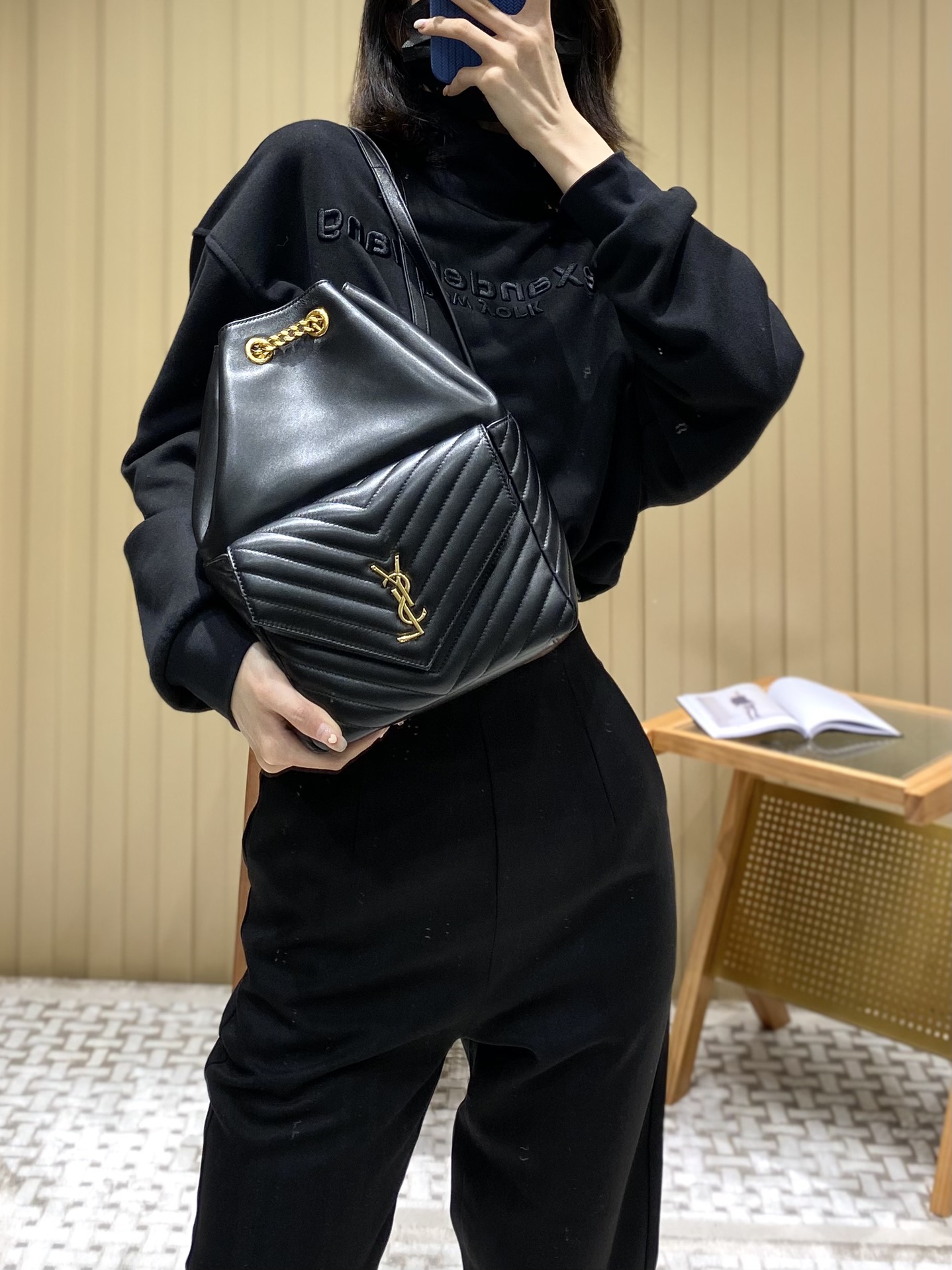 Saint laurent Ysl 𝐉𝐨𝐞 𝐛𝐚𝐜𝐤𝐩𝐚𝐜𝐤 “V”型绗缝双肩包 672609黑色