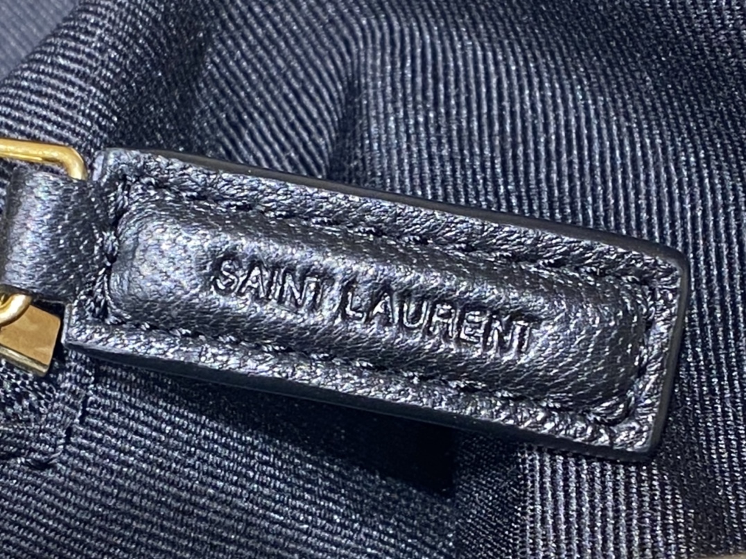 Saint laurent Ysl 𝐉𝐨𝐞 𝐛𝐚𝐜𝐤𝐩𝐚𝐜𝐤 “V”型绗缝双肩包 672609黑色