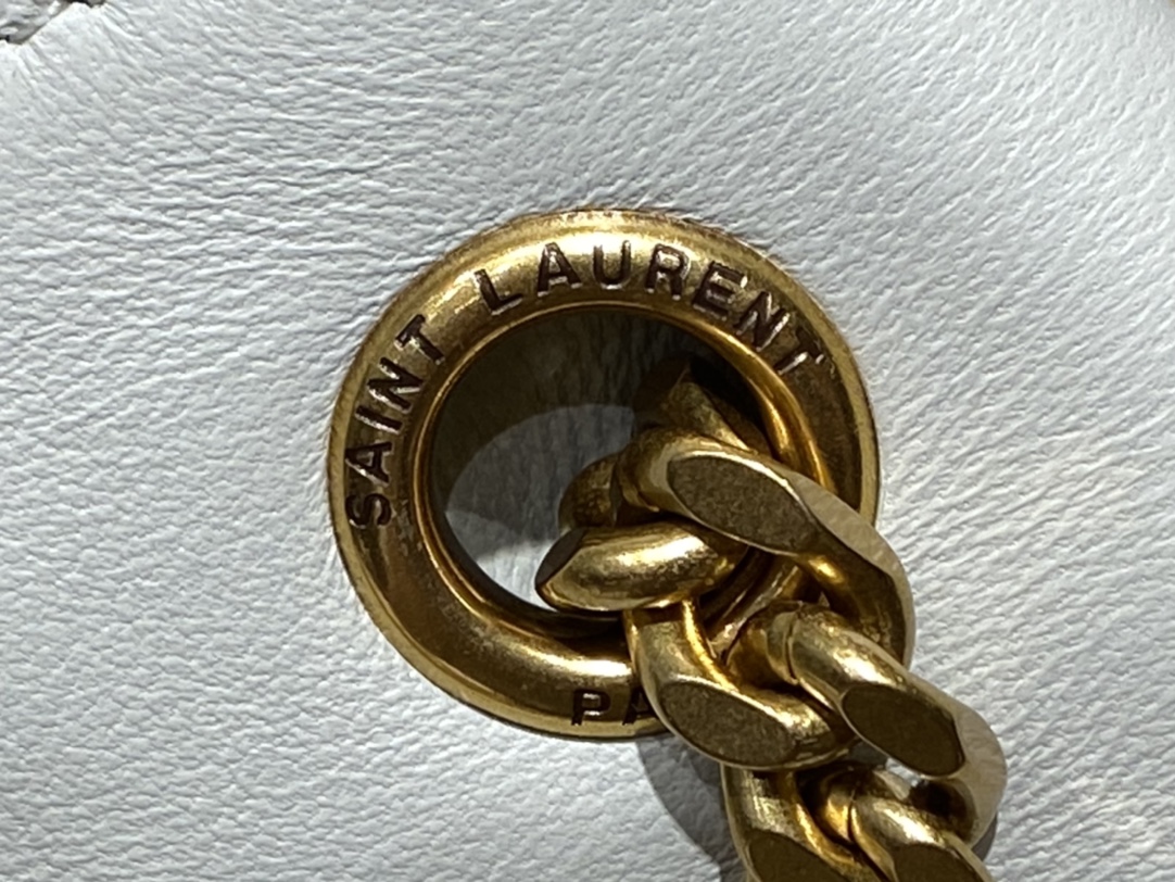 Saint laurent Ysl 𝐉𝐨𝐞 𝐛𝐚𝐜𝐤𝐩𝐚𝐜𝐤 “V”型绗缝双肩包 672609奶白色