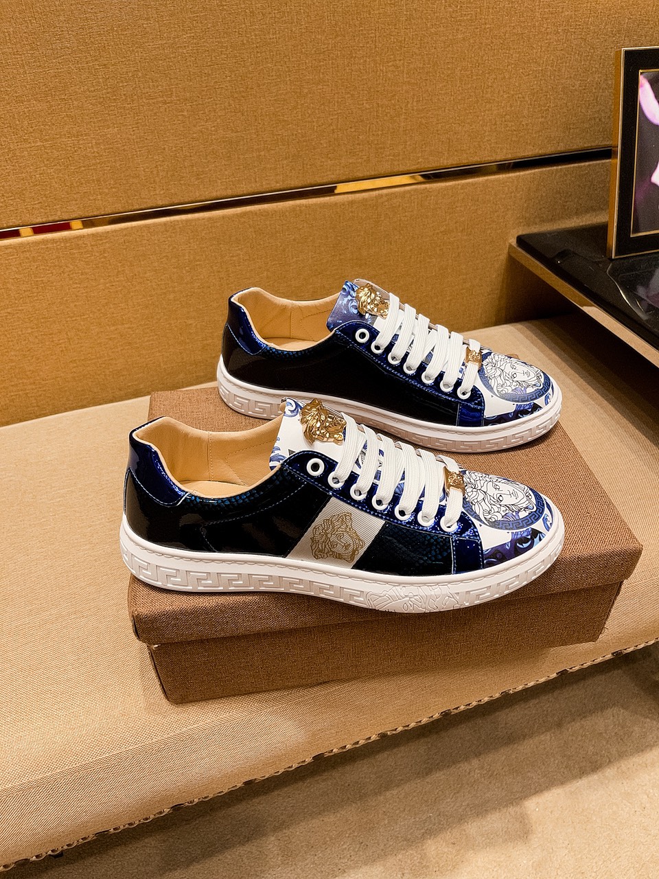 I0  范思哲 男鞋高端品牌 官网1：1最新力作：鞋面采用意大利进口头层牛皮搭配舒适透气内里➕原版防滑耐磨大底制作 ，让行走更加便捷舒适，惊世之作，与官方的质量相比美的1：1复刻[色]打造时尚个性衬托你的与众不同潮男必备!经典