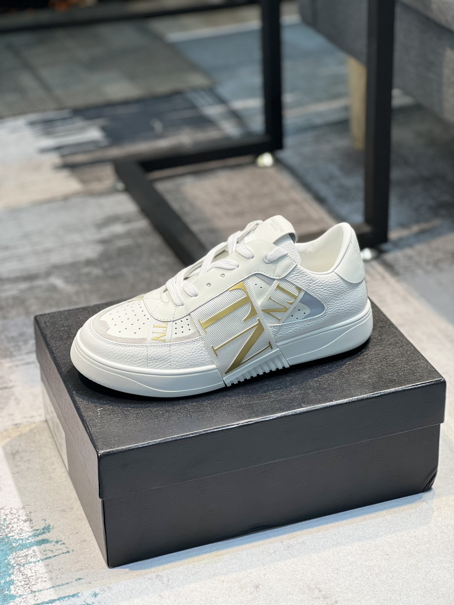 K0 华伦天奴小白鞋情侣款，👻👻原版1比1开发 ，🔥面料：头层荔纹牛皮+丝绸牛皮+高丝光牛津，👟内里+垫脚全牛里。