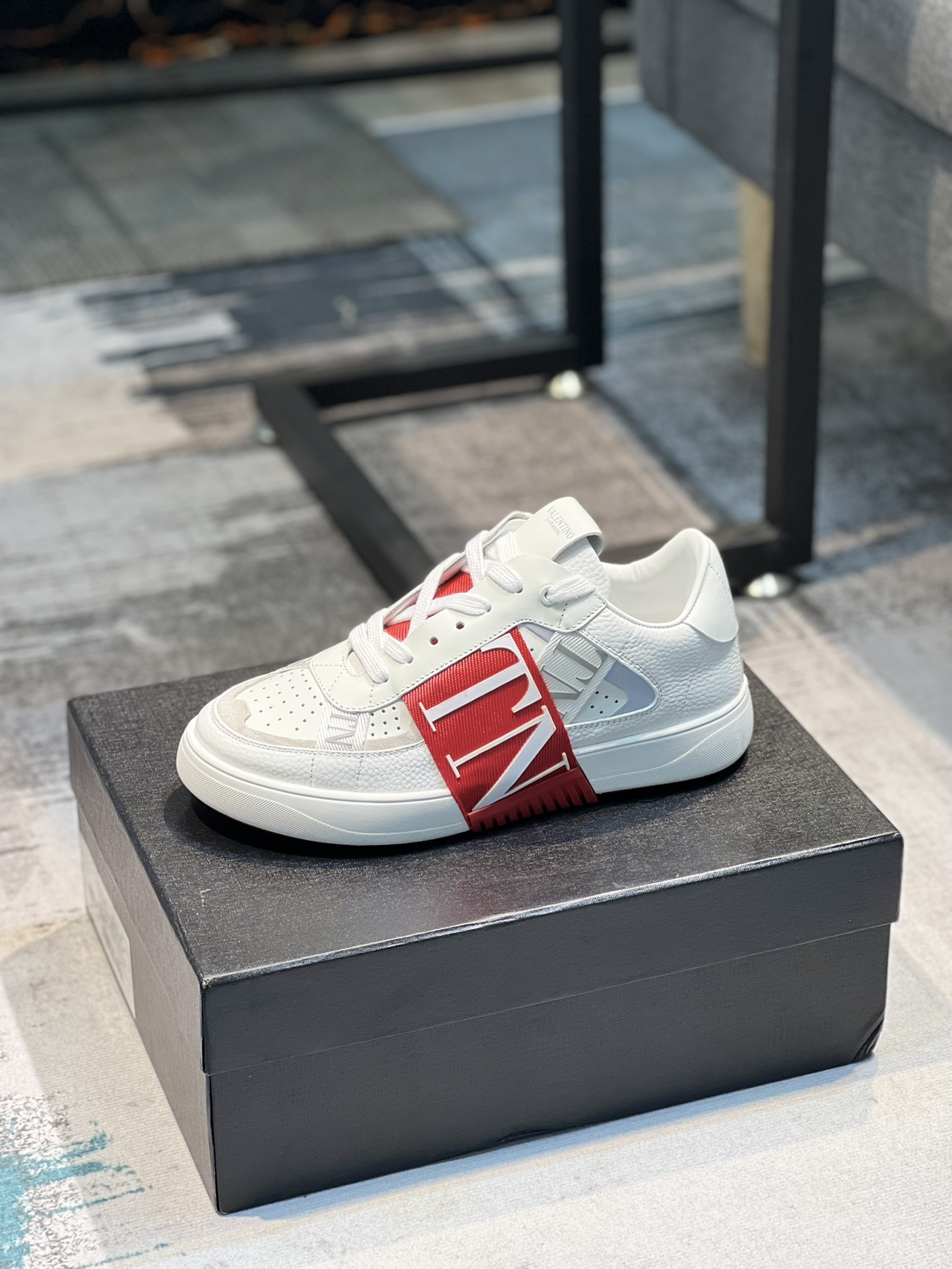 K0 华伦天奴小白鞋情侣款，👻👻原版1比1开发 ，🔥面料：头层荔纹牛皮+丝绸牛皮+高丝光牛津，👟内里+垫脚全牛里。