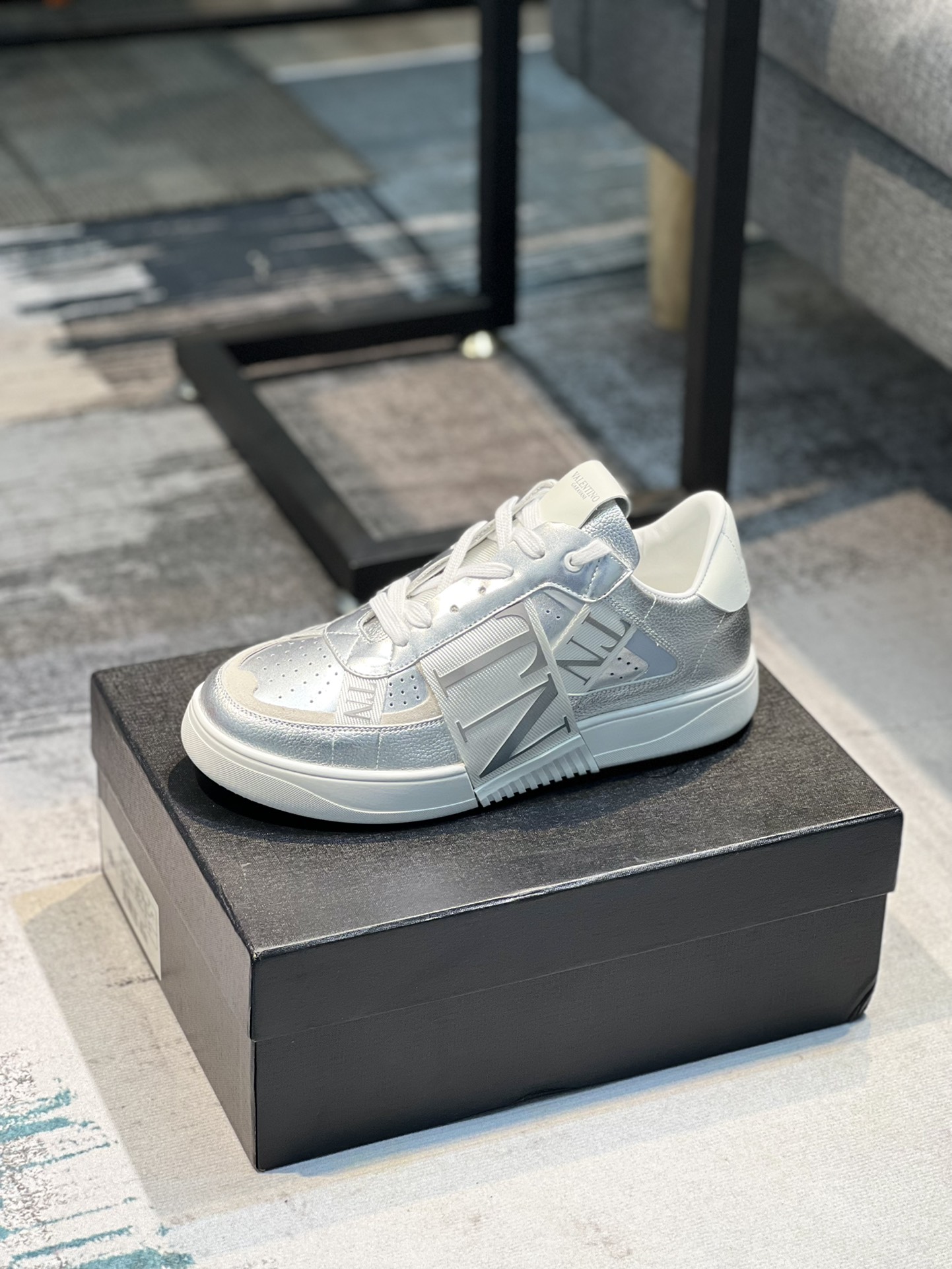 K0 华伦天奴小白鞋情侣款，👻👻原版1比1开发 ，🔥面料：头层荔纹牛皮+丝绸牛皮+高丝光牛津，👟内里+垫脚全牛里。