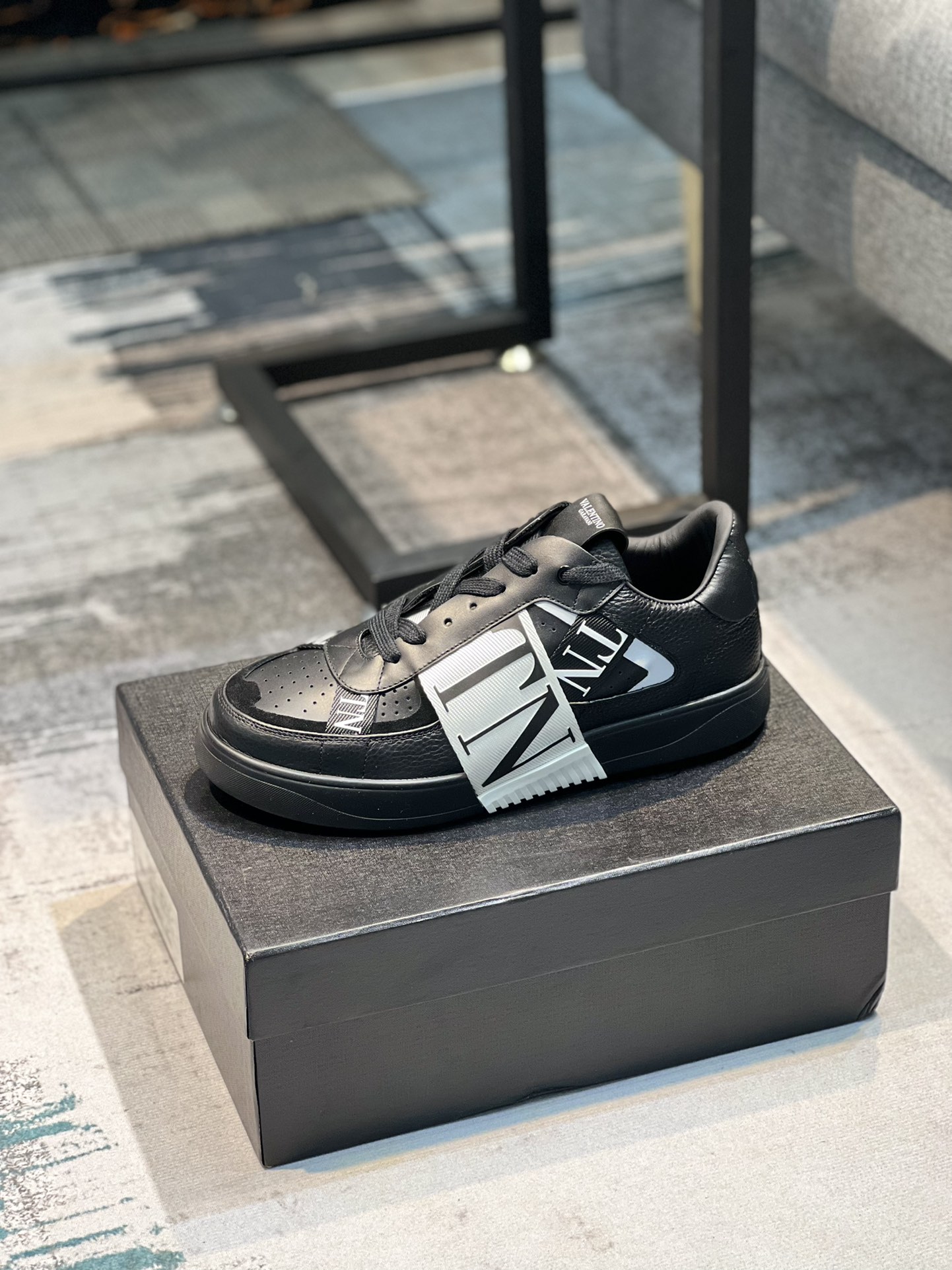 K0 华伦天奴小白鞋情侣款，👻👻原版1比1开发 ，🔥面料：头层荔纹牛皮+丝绸牛皮+高丝光牛津，👟内里+垫脚全牛里。