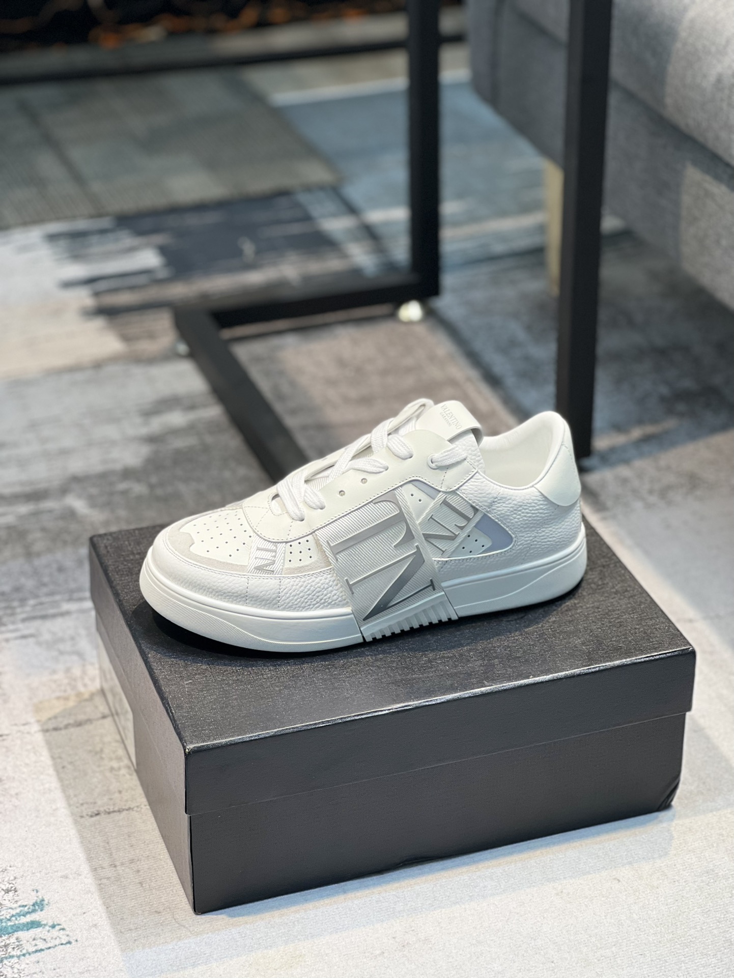 K0 华伦天奴小白鞋情侣款，👻👻原版1比1开发 ，🔥面料：头层荔纹牛皮+丝绸牛皮+高丝光牛津，👟内里+垫脚全牛里。