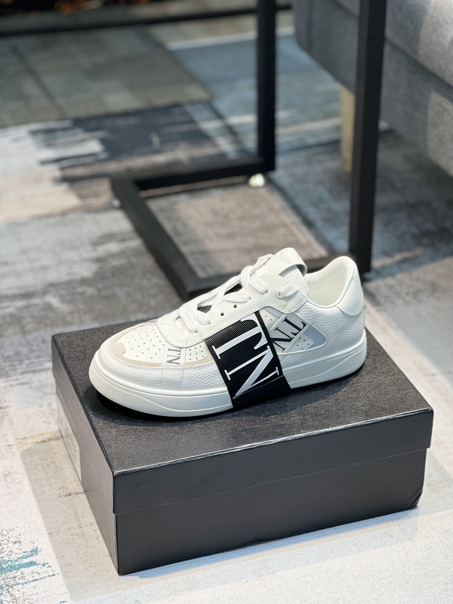 K0 华伦天奴小白鞋情侣款，👻👻原版1比1开发 ，🔥面料：头层荔纹牛皮+丝绸牛皮+高丝光牛津，👟内里+垫脚全牛里。