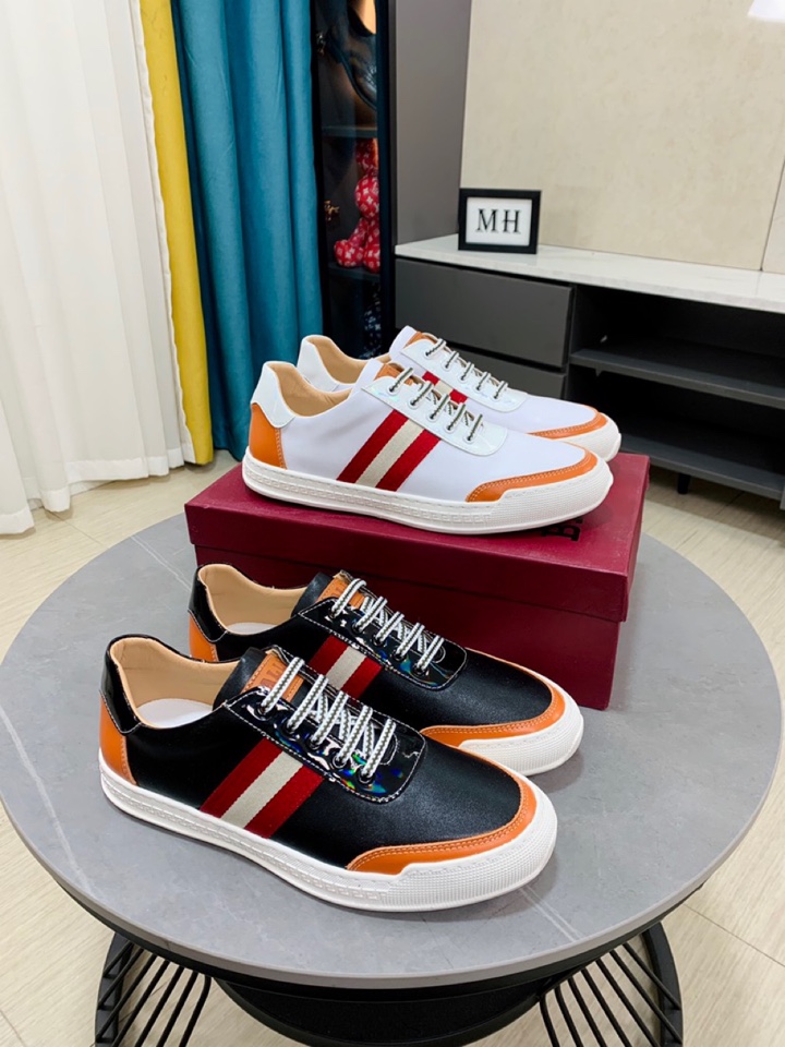 I0  必爆款 Bally 巴利最✔️，🔜鞋面选用进口牛皮织带搭配➕羊皮内里，最新运动风设计风格舒适透气，鞋底：原版舒适耐磨大底数码：38-44