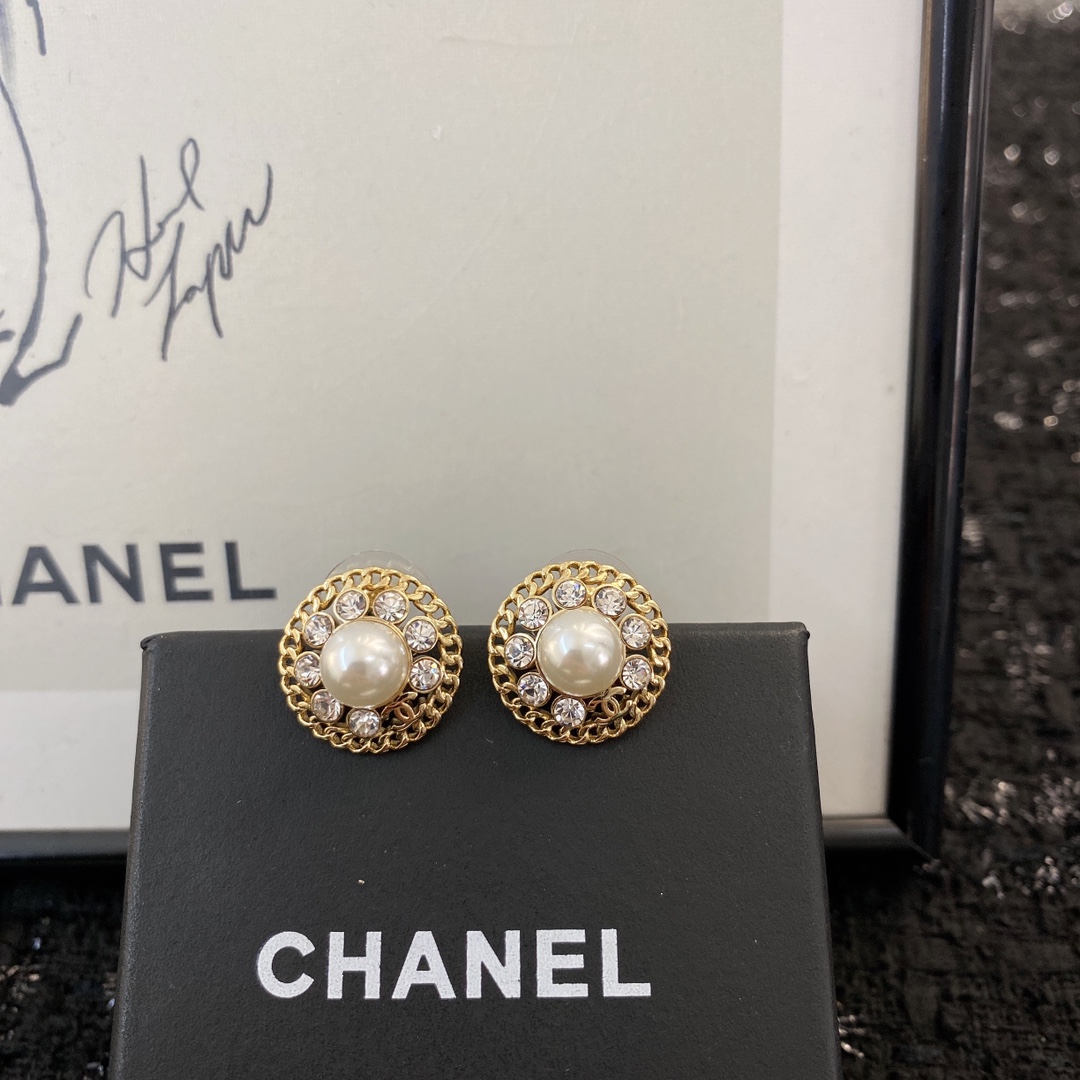 P45▪️编码E1193    0930565
🛍小香💗💗耳钉🤑🤑
🛍专柜最新款同步上新❣
🛍走过路过不要错过👏👏
🛍衬托出你的光彩✨
🛍离女神气质只限一步之遥👄