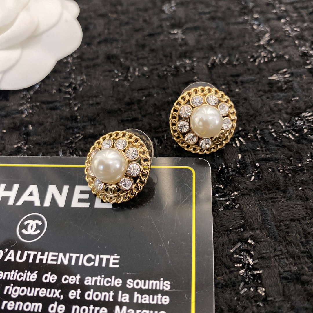 P45▪️编码E1193    0930565
🛍小香💗💗耳钉🤑🤑
🛍专柜最新款同步上新❣
🛍走过路过不要错过👏👏
🛍衬托出你的光彩✨
🛍离女神气质只限一步之遥👄