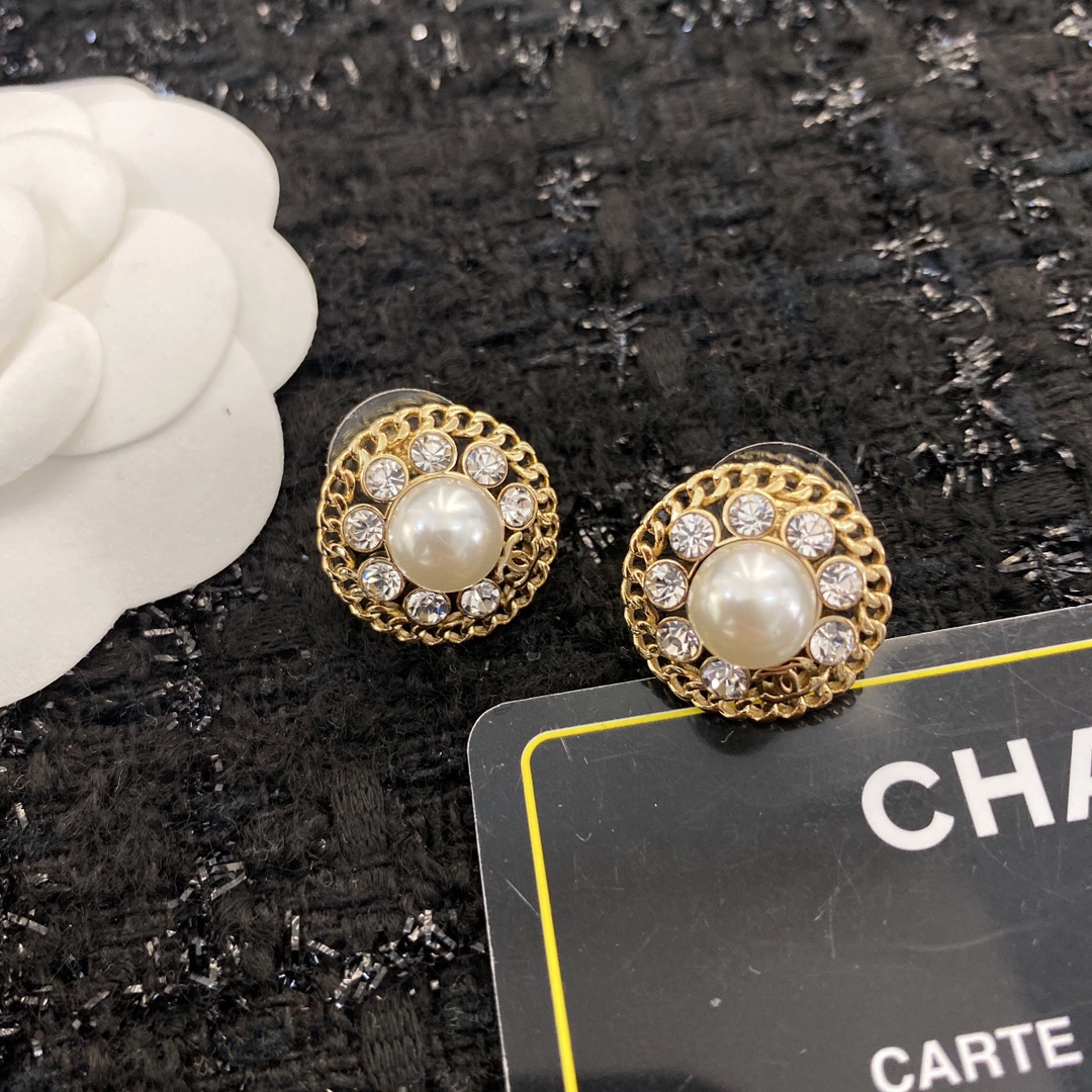 P45▪️编码E1193    0930565
🛍小香💗💗耳钉🤑🤑
🛍专柜最新款同步上新❣
🛍走过路过不要错过👏👏
🛍衬托出你的光彩✨
🛍离女神气质只限一步之遥👄