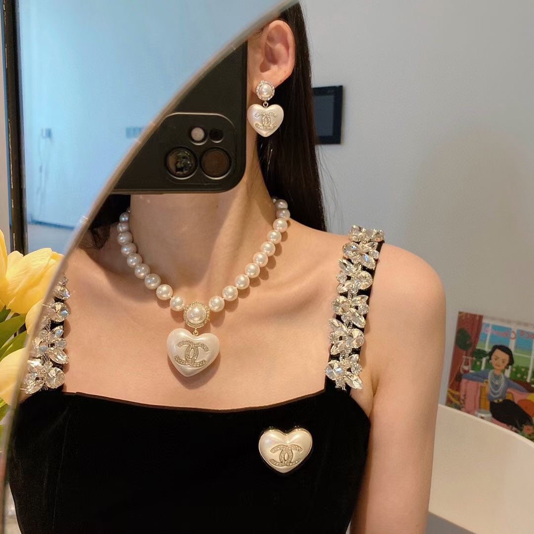 💝💝💝【Chanel香奈儿】耳钉 小香珍珠耳环热销款 市面最高版本！专柜1:1款式开模 专柜原版、香奈儿