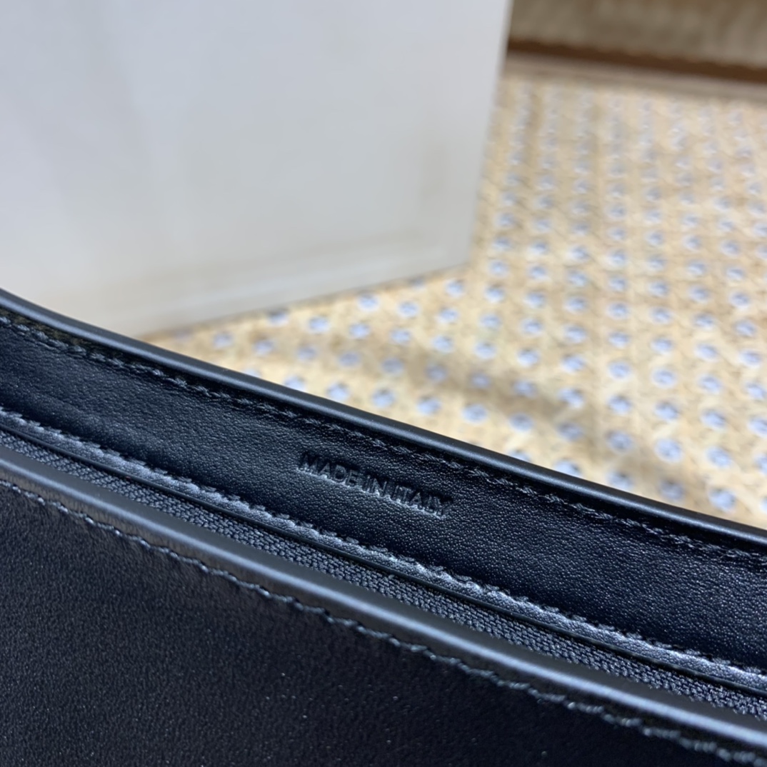 CELINE CUIR TRIOMPHE 24CM BAG 腋下包 198153黑色