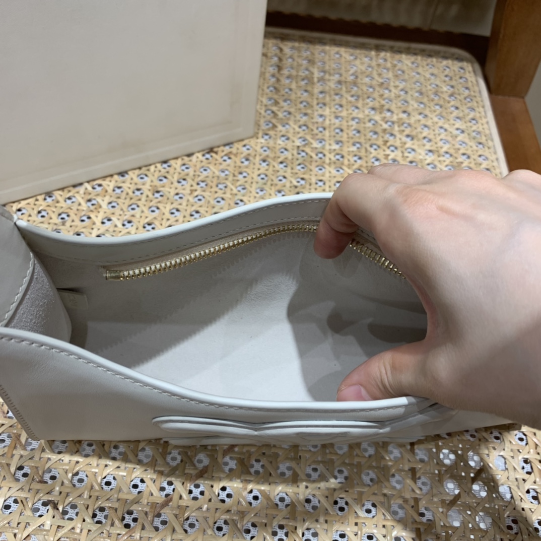 CELINE CUIR TRIOMPHE 24CM BAG 腋下包 198153白色