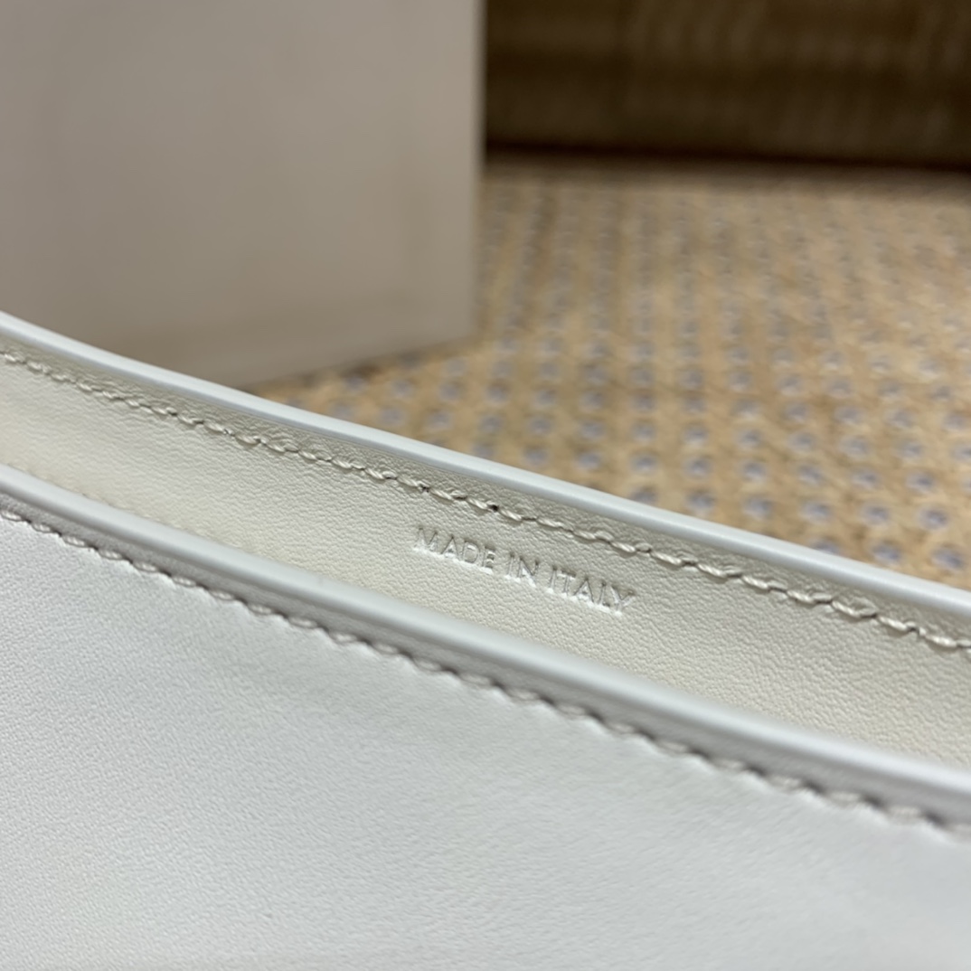 CELINE CUIR TRIOMPHE 24CM BAG 腋下包 198153白色