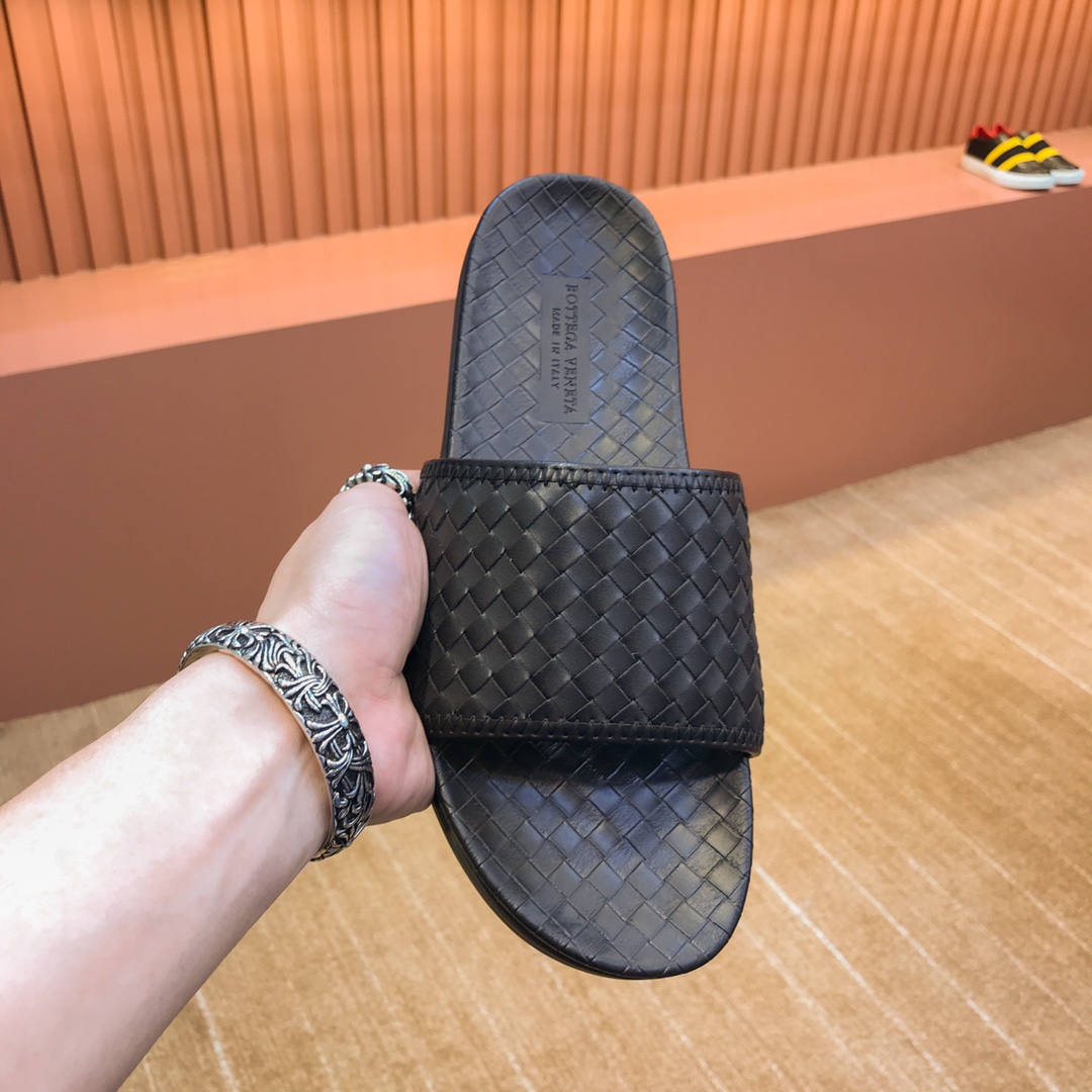 I0 Bottega Veneta 鞋面采用优质面料 特供大底 质感超赞 细节决定品质 38-44。