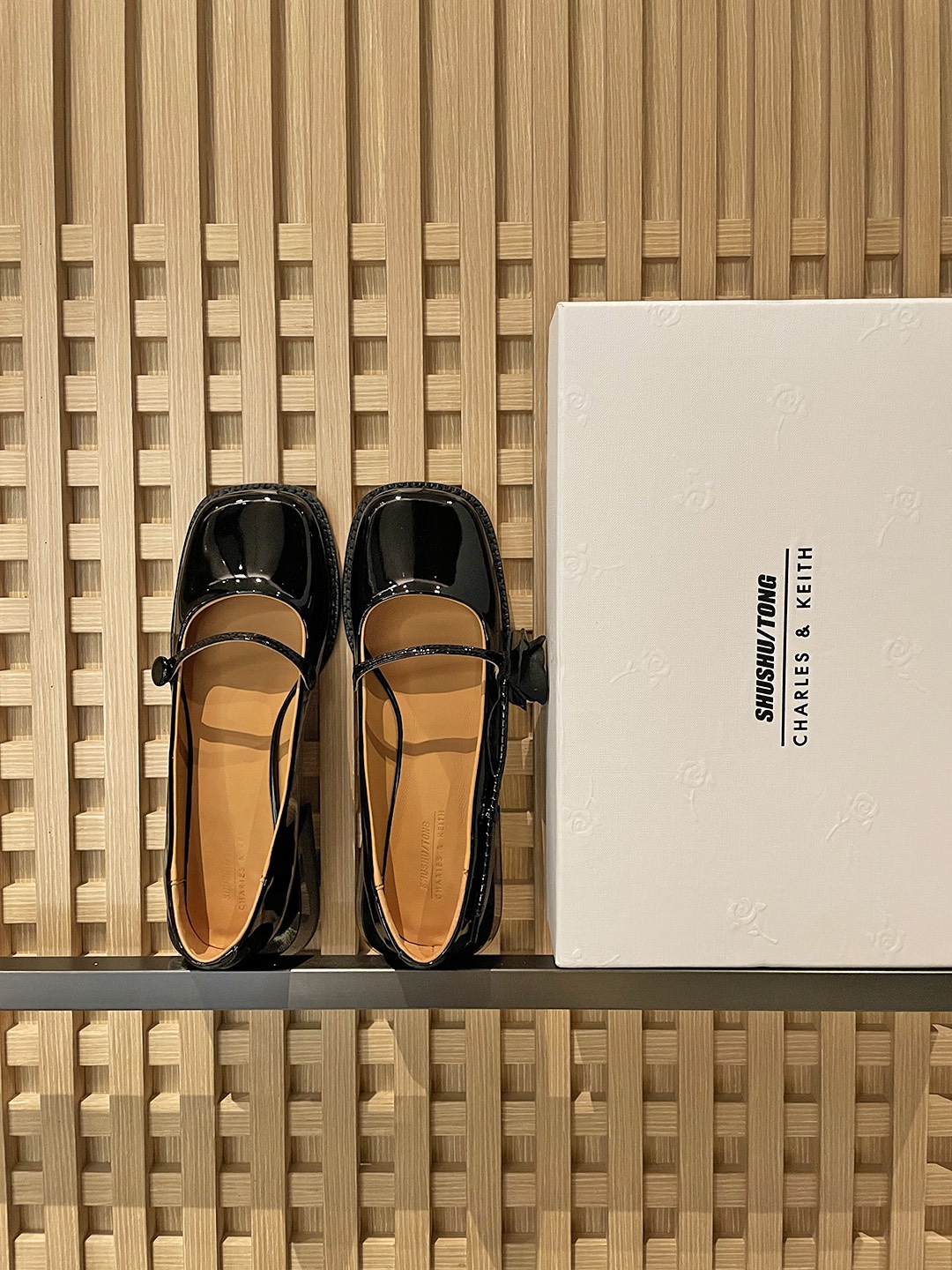 Italian Sheepskin Shoes with Rose Steel Shoebox: P750 New Arrival by Shushutong & CK