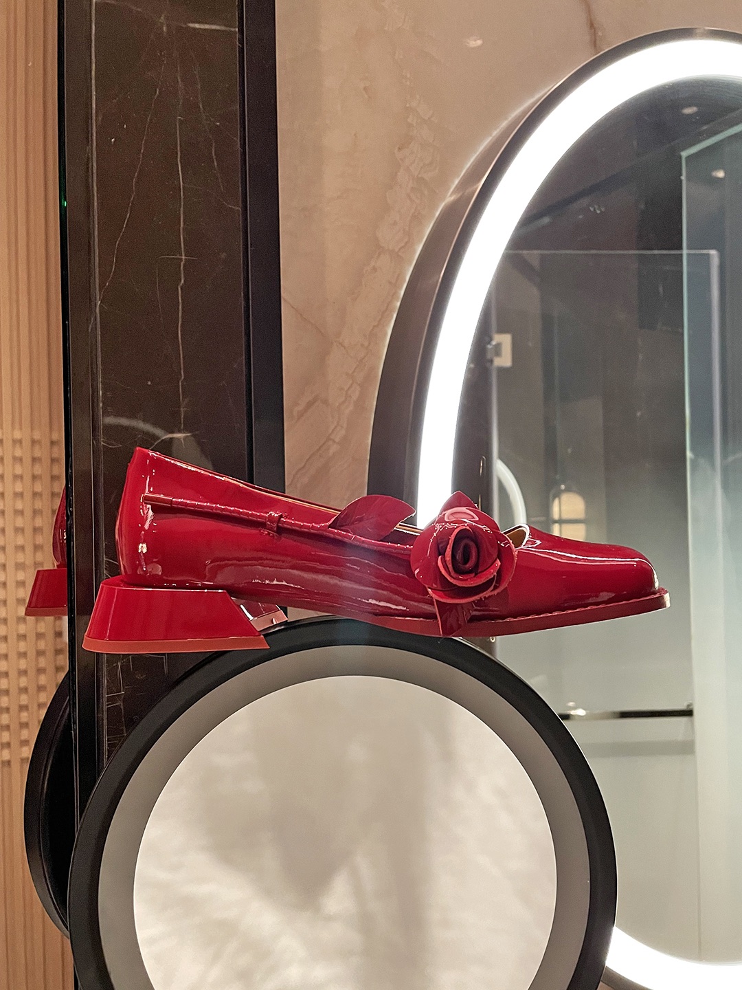 Italian Sheepskin Shoes with Custom Rose Steel Shoebox Launching Soon! - 图片 3