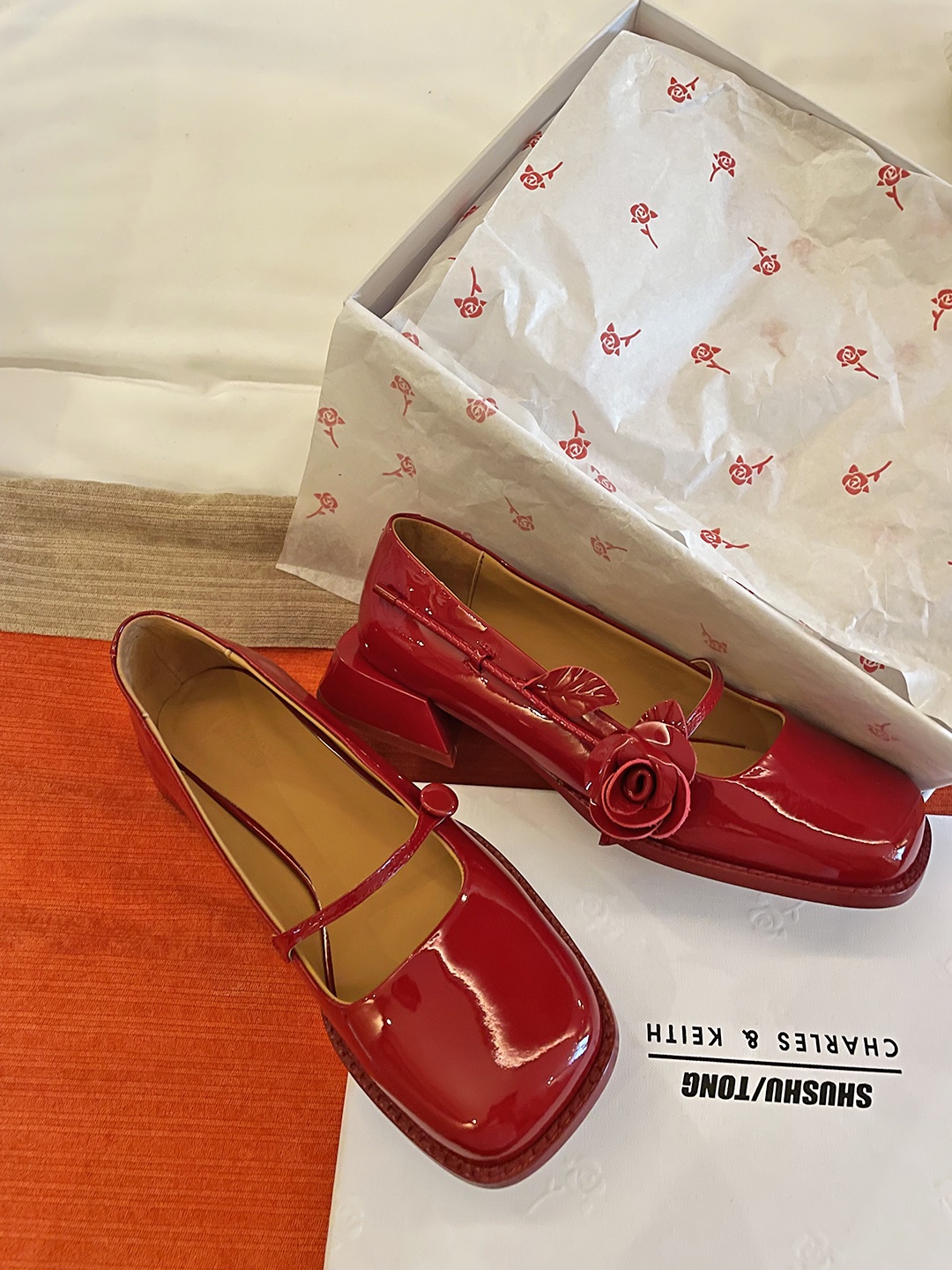 Italian Sheepskin Shoes with Custom Rose Steel Shoebox Launching Soon! - 图片 8