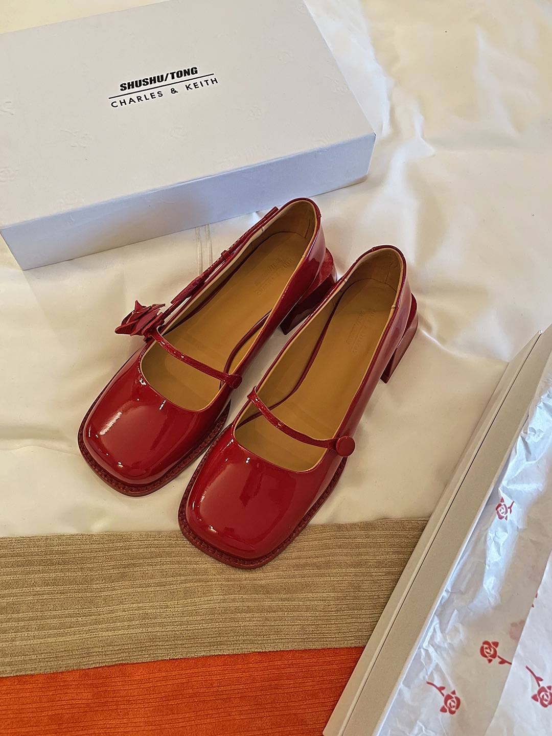 Italian Sheepskin Shoes with Custom Rose Steel Shoebox Launching Soon! - 图片 6