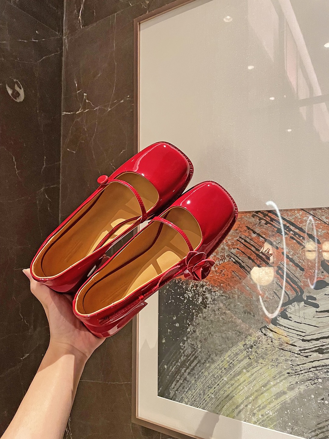 Italian Sheepskin Shoes with Custom Rose Steel Shoebox Launching Soon! - 图片 5