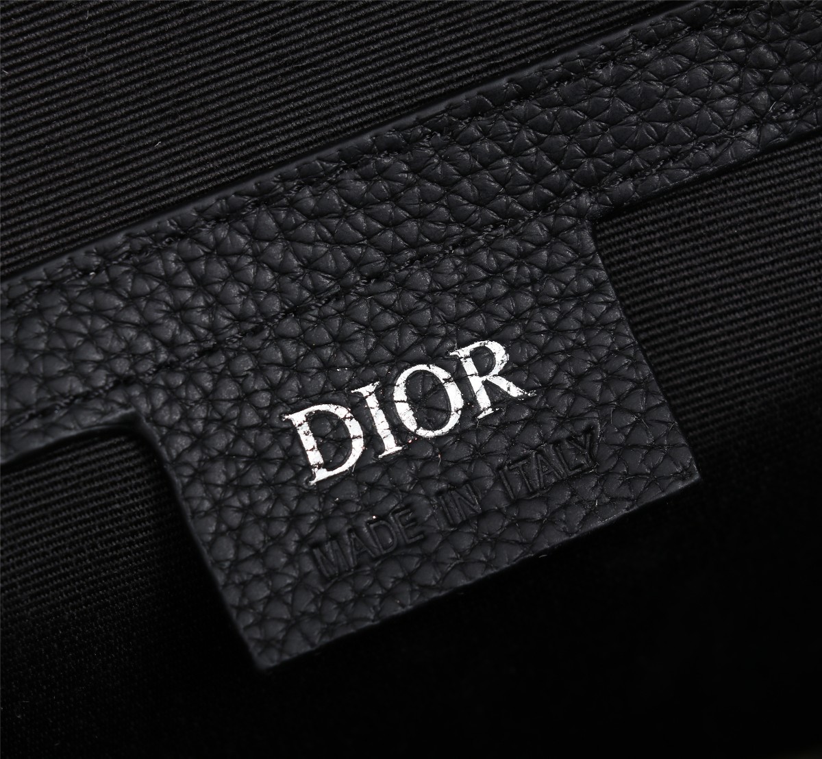 这款DiorLingot26手袋是本