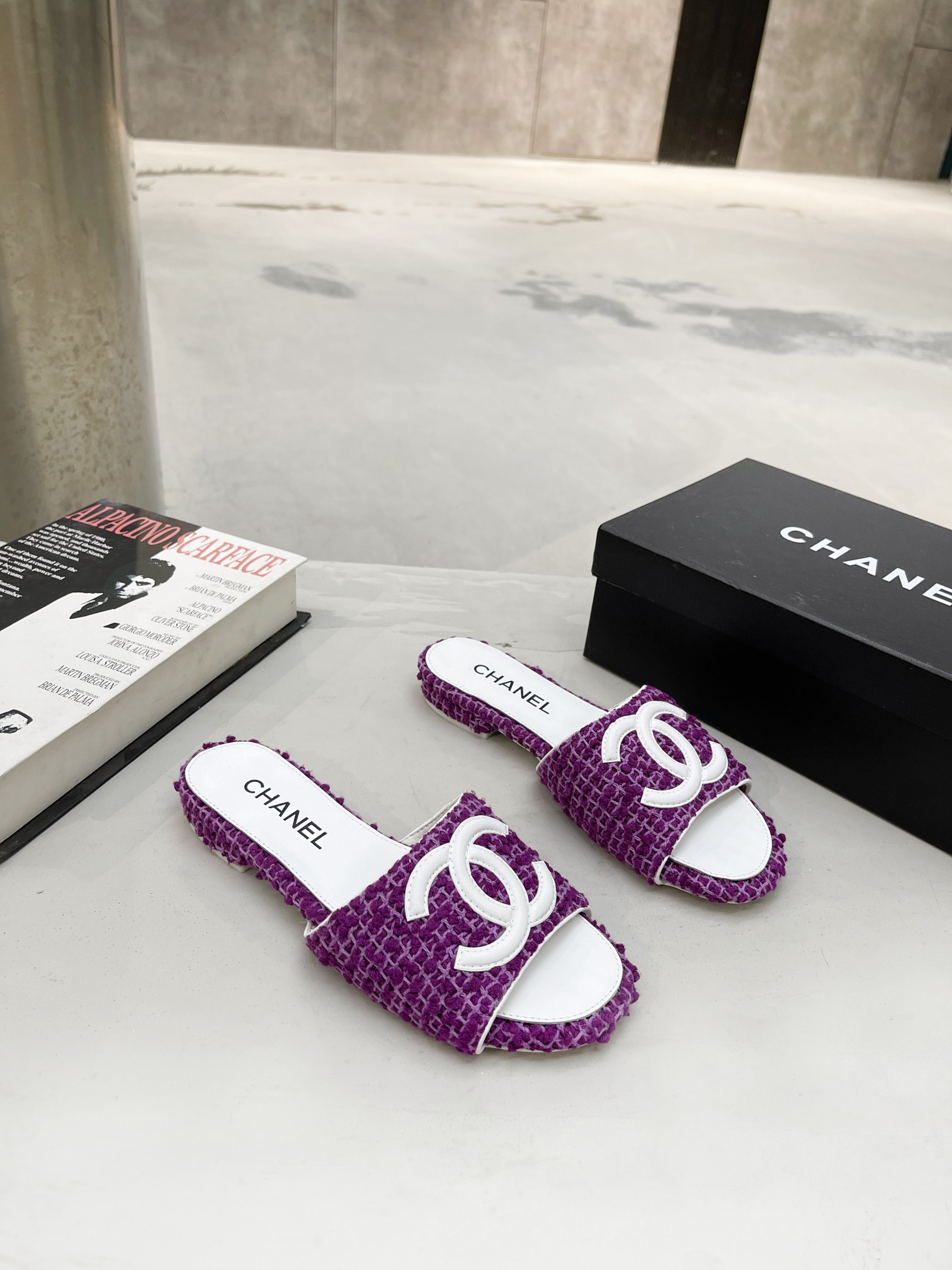 I0     Chanel 香奈儿 2022小香早春 拖鞋🔥🔥 官网专柜，面料牛皮、内里绵羊皮，垫脚山羊皮，10色任选，35－43码