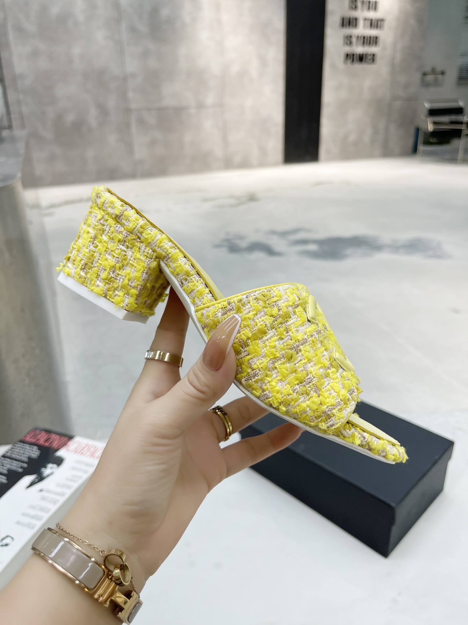 I0   Chanel 香奈儿 2022小香早春 拖鞋🔥🔥 官网专柜，面料牛皮、内里绵羊皮，垫脚山羊皮，10色任选，35－43码