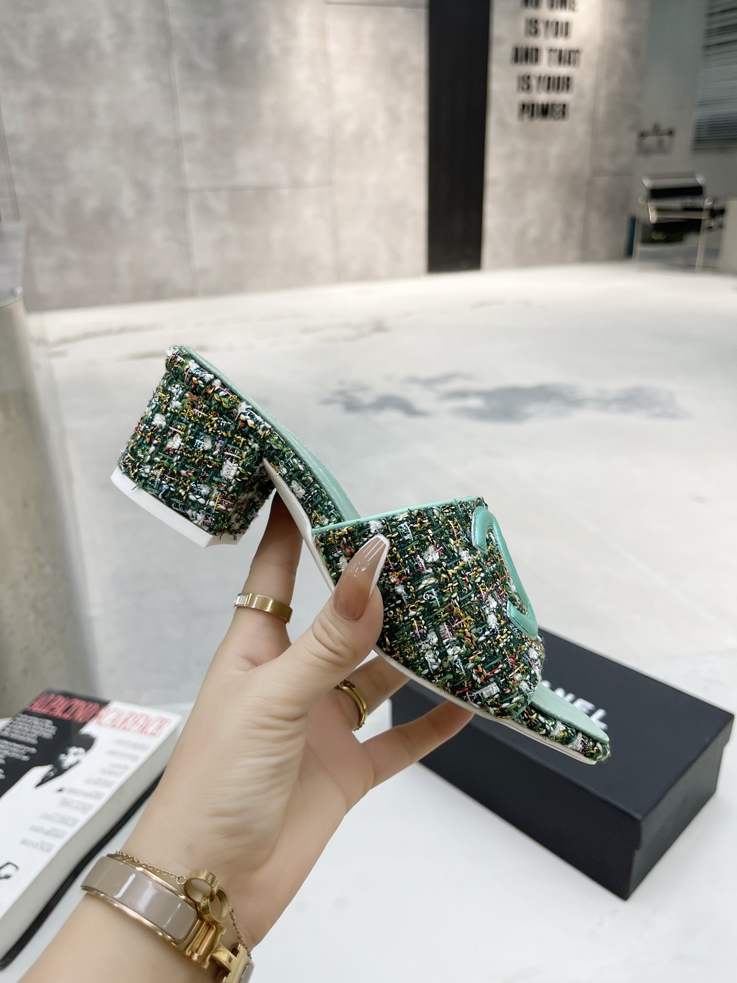 I0   Chanel 香奈儿 2022小香早春 拖鞋🔥🔥 官网专柜，面料牛皮、内里绵羊皮，垫脚山羊皮，10色任选，35－43码