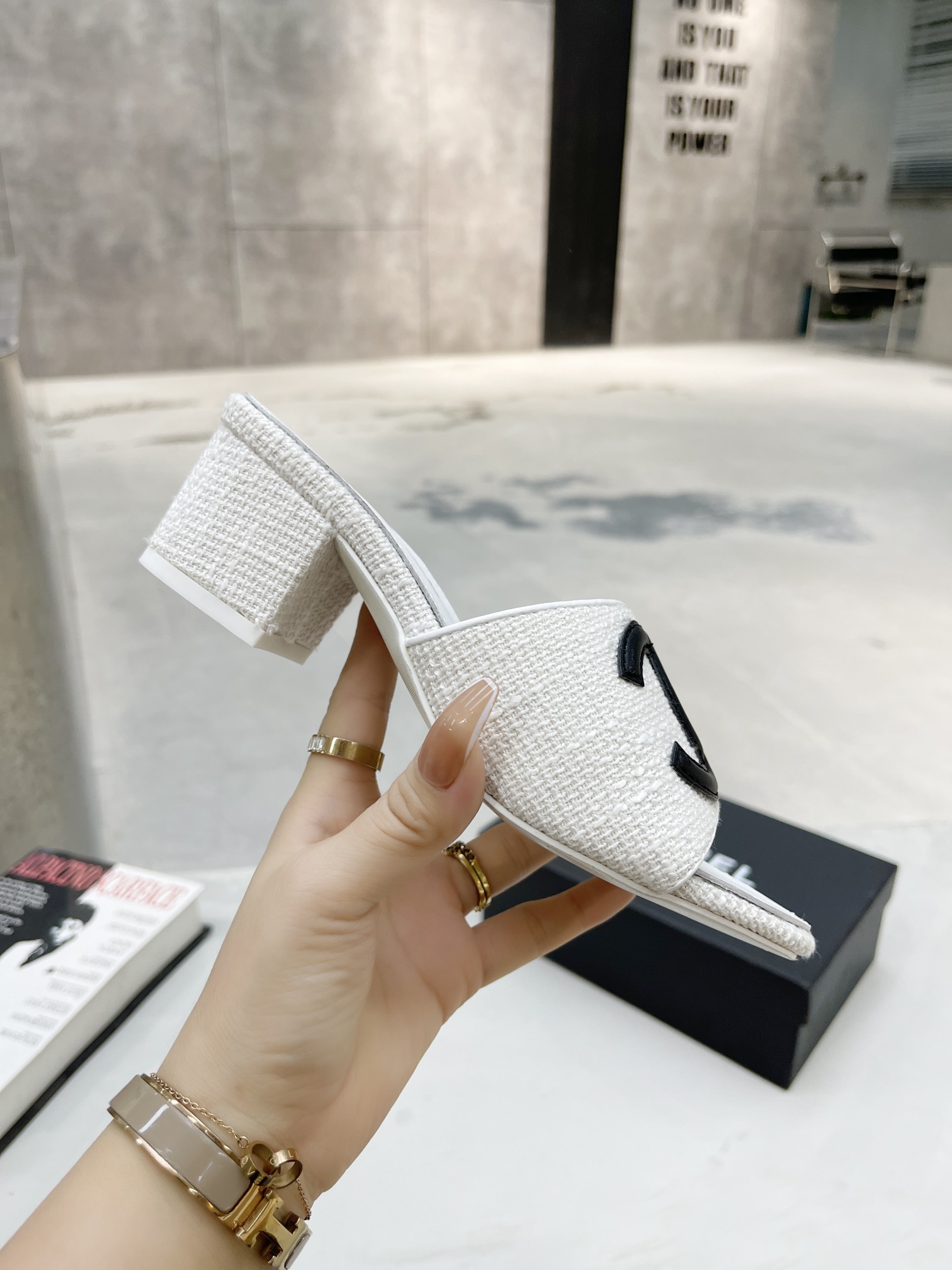 I0   Chanel 香奈儿 2022小香早春 拖鞋🔥🔥 官网专柜，面料牛皮、内里绵羊皮，垫脚山羊皮，10色任选，35－43码