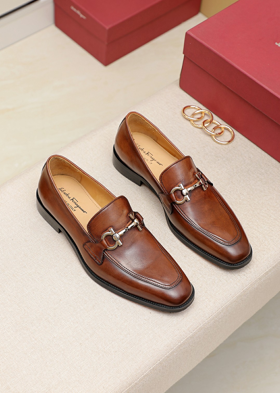 J0 Ferragamo 菲拉格慕••男士🚹皮鞋•✔顶级代购原单货、原版进口牛皮 ➕进口羊皮内里➕羊皮垫脚、原版大底