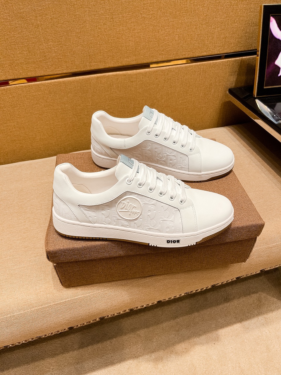 NO:558112,[Dior] The latest masterpiece of the high-end men's shoe brand official website 11, the upper is made of first-layer cowhide imported from Italy with a comfortable and breathable lining and original non-slip and wear-resistant outsole, making walking more convenient and comfortable!  Exclusive new model, stunning work, Midea 11 replica [color] compared with official quality!  Create a fashionable personality to set off your uniqueness!  A must-have for trendy men! Classic size: 38-44 Color 2 colors available, dior, cowhide19860909【迪奥】男鞋高端品牌 官网11最新力作鞋面采用意大利进口头层牛皮搭配舒适透气内里原版防滑耐磨大底制作,让行走更加便捷舒适！独家新款,惊世之作,与官方的质量相比美的11复刻[色]！打造时尚个性衬托你的与众不同！潮男必备!经典尺码:38-44 颜色 2色可选,,dior,cowhide,Men's shoes