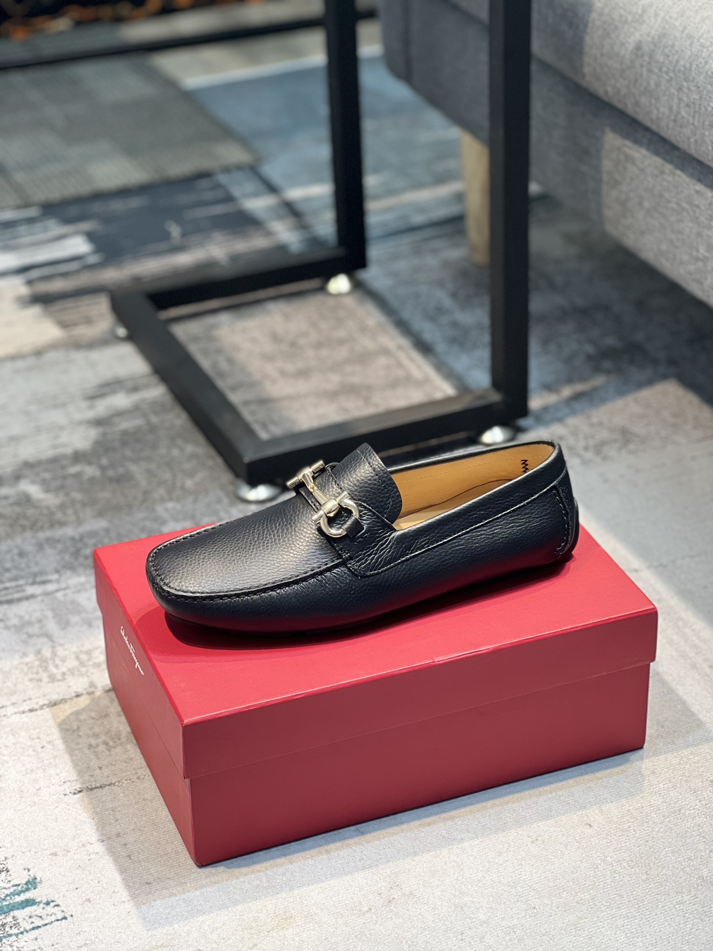 K0 菲拉格慕Ferragamo男士豆豆鞋 2022官网同步〈高端品质 顶级版本〉牛皮荔枝纹，杏色牛里 原版包装 。