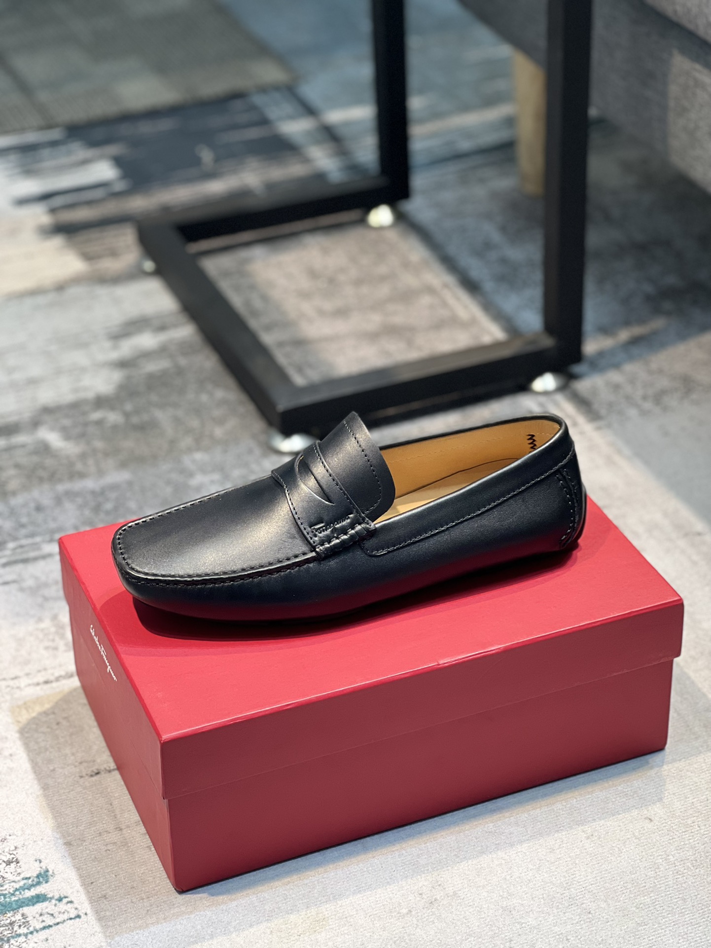 K0 菲拉格慕Ferragamo男士豆豆鞋 2022官网同步〈高端品质 顶级版本〉牛皮荔枝纹，杏色牛里 原版包装 。