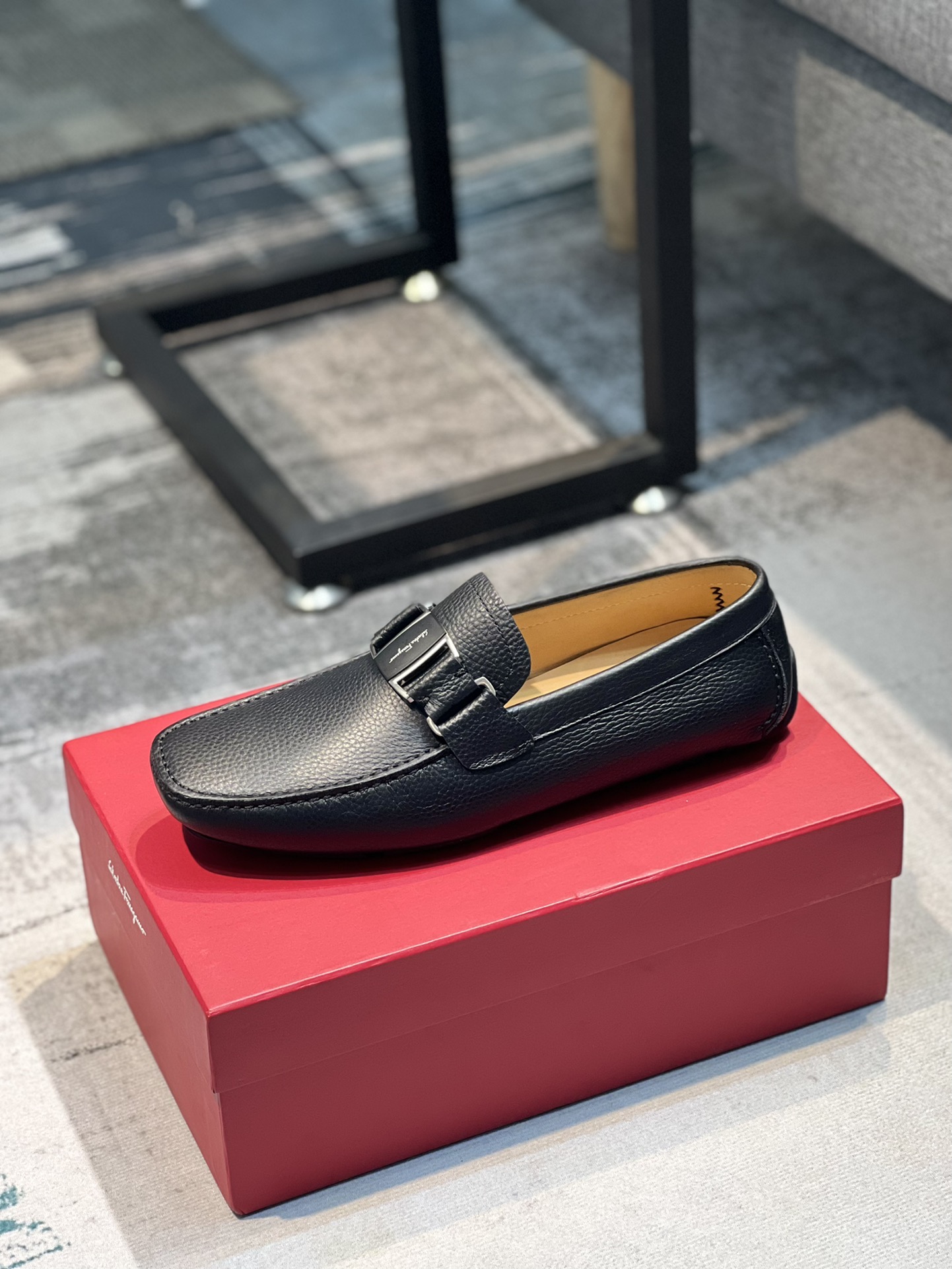 K0 菲拉格慕Ferragamo男士豆豆鞋 2022官网同步〈高端品质 顶级版本〉牛皮荔枝纹，杏色牛里 原版包装 。