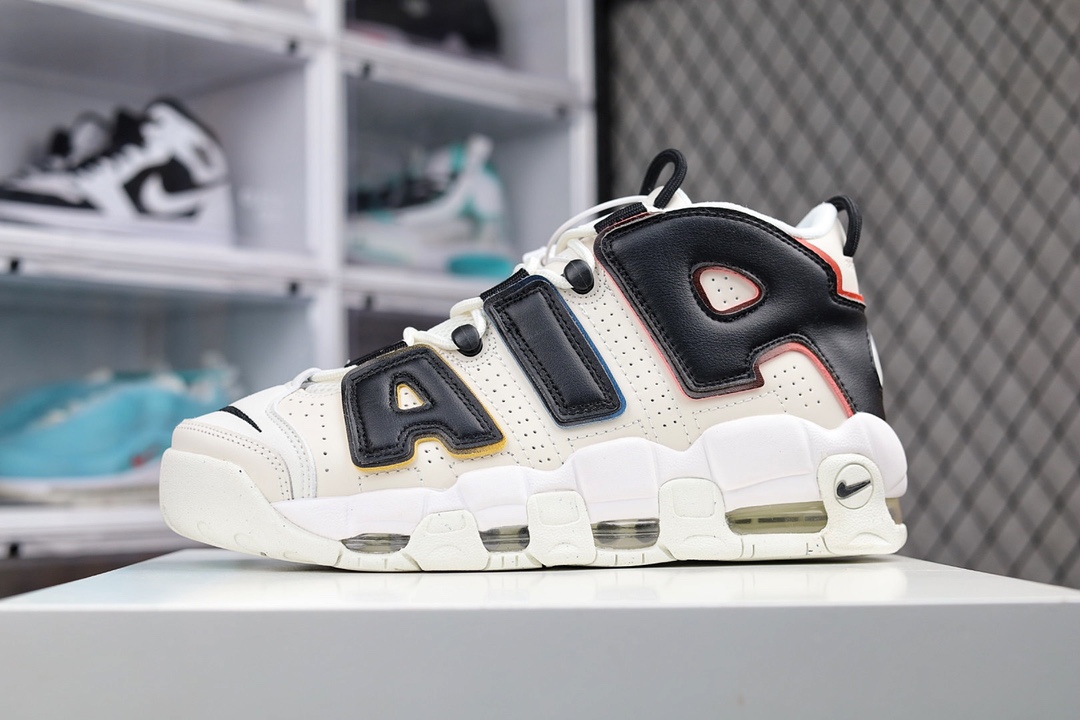 H5 Nike Air More Uptempo’96 大Air皮蓬“Olympic” 真标原盒 超高清洁度 顶级小潘气垫 头层牛巴革鞋面 市面最高版本 小红书代购平台专供熟悉的海军蓝背景呈现白色的 AIR 字样，后跟的数字 8 和白蓝反差色的抢眼效果，都使其颇具品味空间889LL