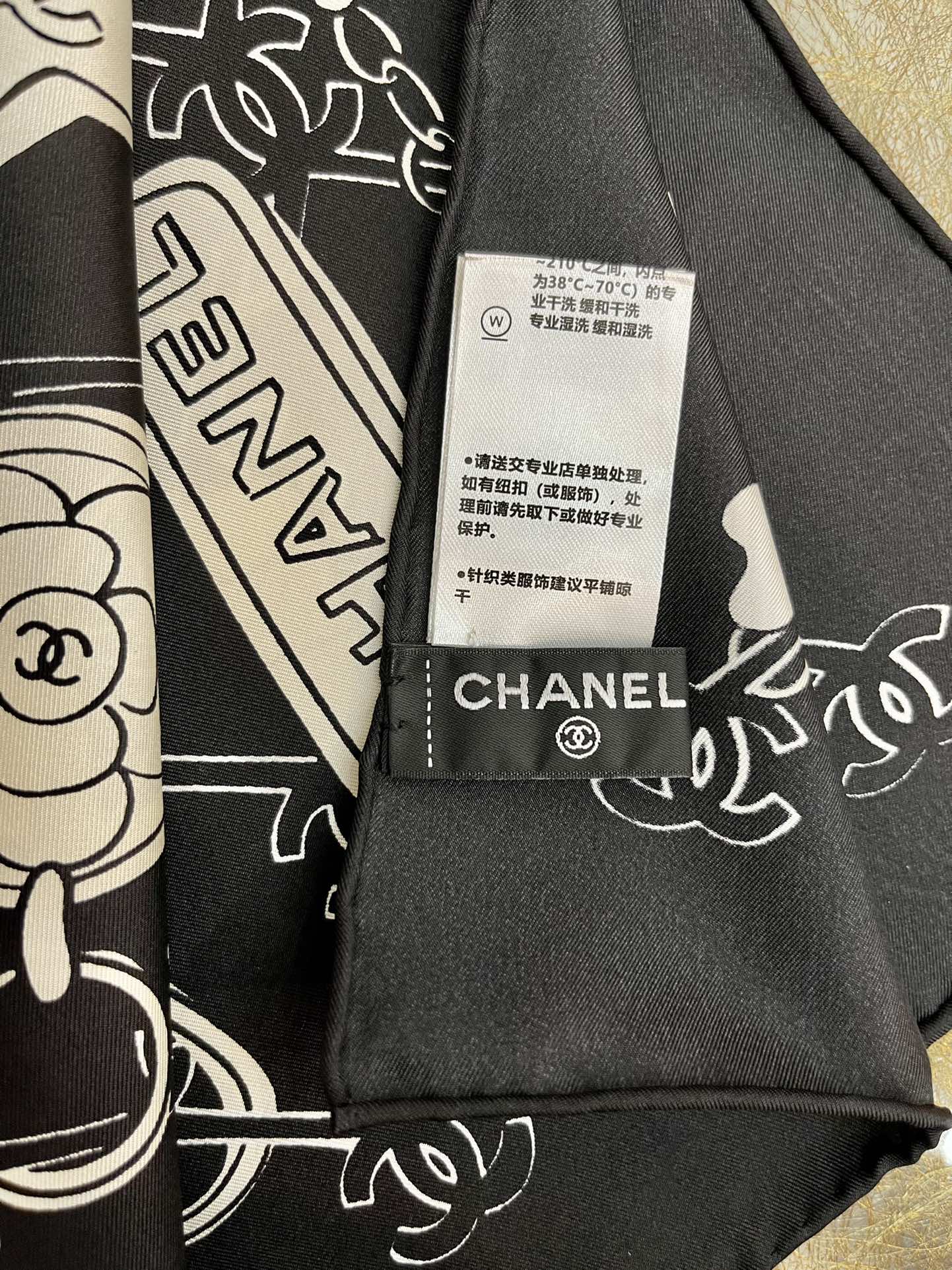 CHANEL香奈儿𝟐𝟎𝟐𝟐春夏新品100%真丝丝巾