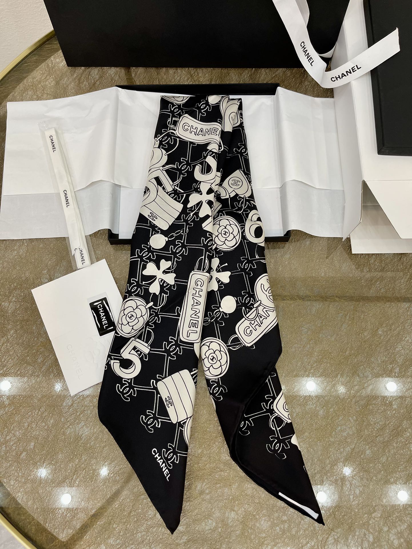 CHANEL香奈儿𝟐𝟎𝟐𝟐春夏新品100%真丝丝巾