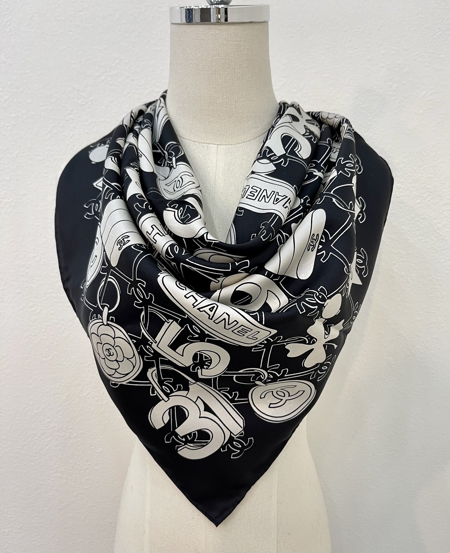 CHANEL香奈儿𝟐𝟎𝟐𝟐春夏新品100%真丝丝巾