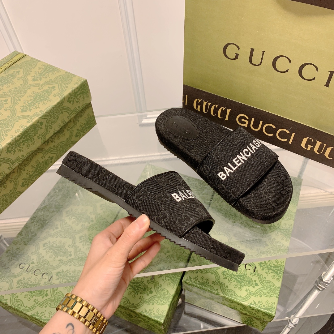 Gucci x The North Face Embroidered Slide Sandal - Stylish Comfort 8 i1648444279 5096 4