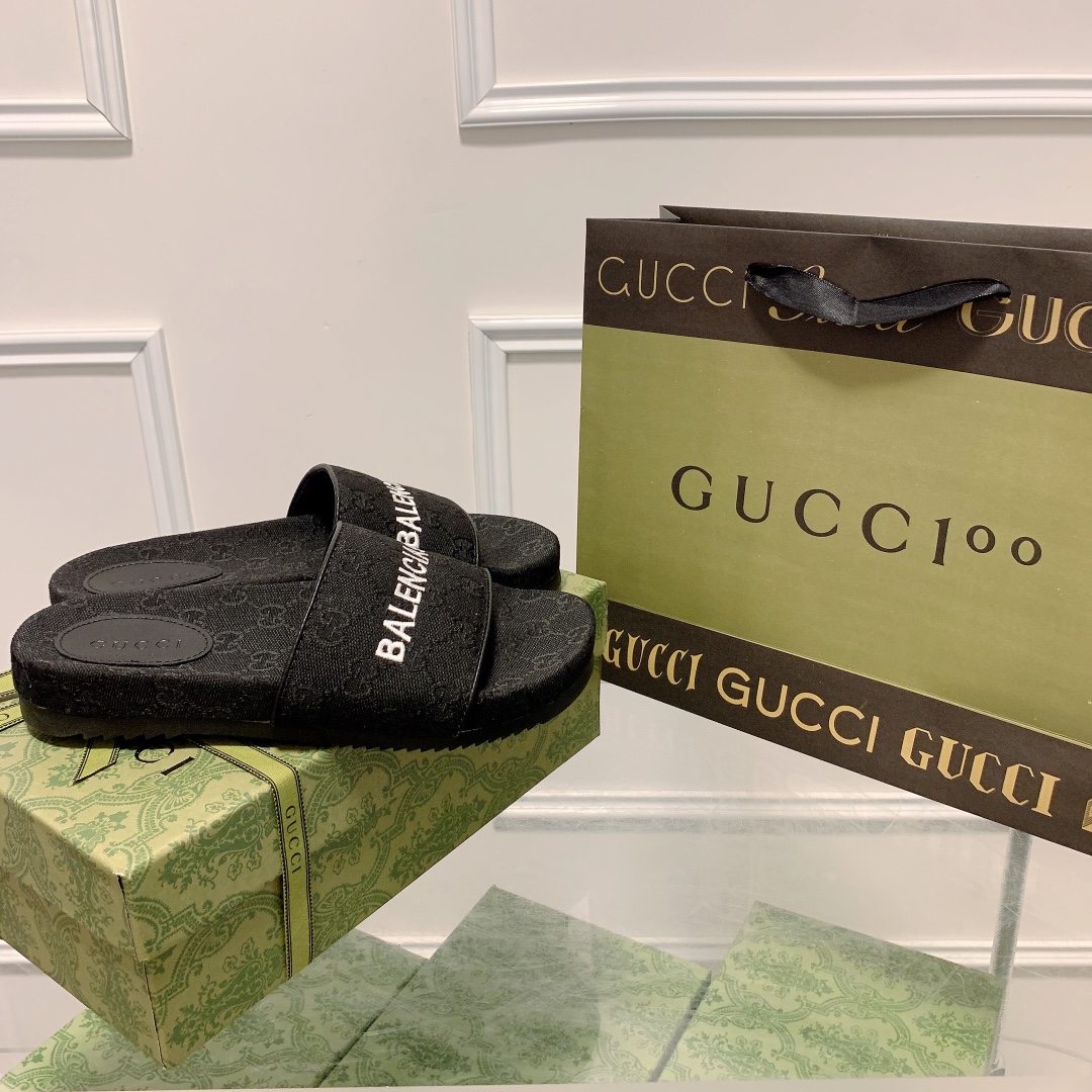 Gucci x The North Face Embroidered Slide Sandal - Stylish Comfort 4 i1648444279 9699 0