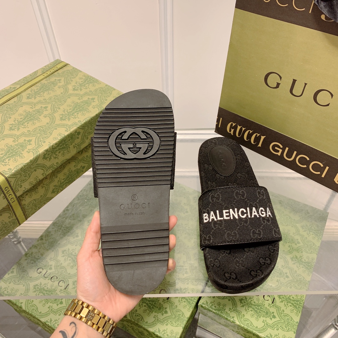 Gucci x The North Face Embroidered Slide Sandal - Stylish Comfort 10 i1648444279 9766 8