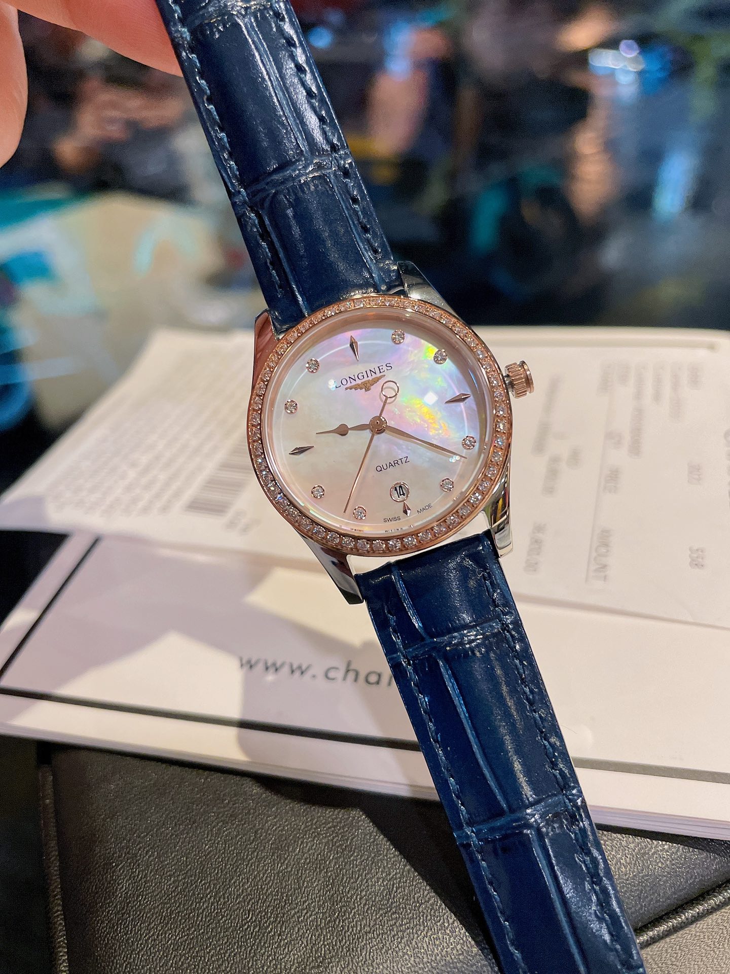 K0    浪琴 Longines 表结合女性材质与动感线条 打造出全新康柏系列Conquest Classic腕表 腕表仍然忠实于该品牌的标志性优雅气质 该系列腕表采用进口日本石英机芯 走时精准无比 并采用精钢表链 精致而细腻 完美符合当代女性需求