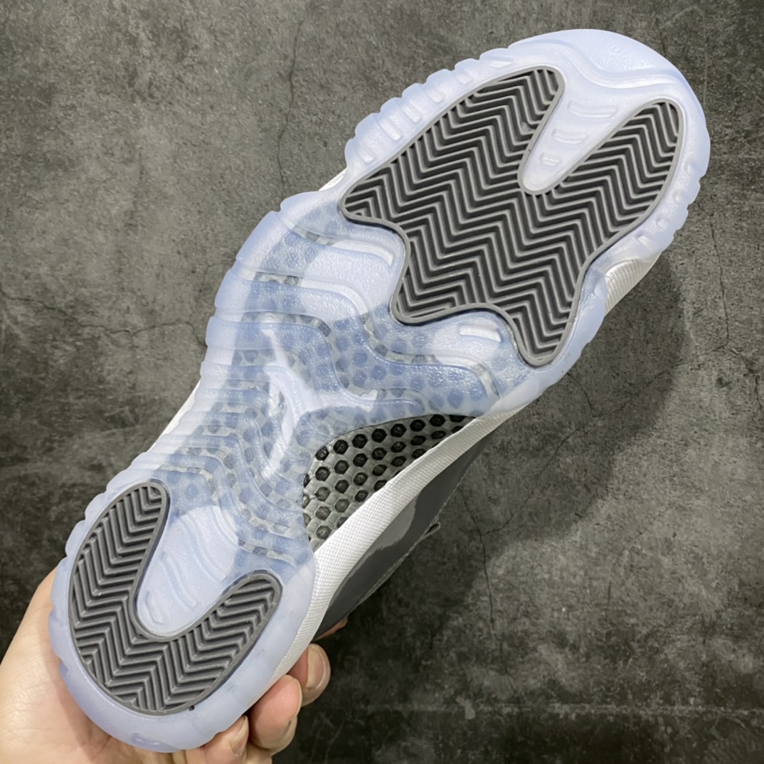 图片[8]-外贸虎扑版Air Jordan 11 Retro Cool Grey AJ 11 高帮 酷灰 原楦原纸板 最强11代版型 区分当前市场“伪纯原”！ 原厂皮料 质感细腻 原厂双层漆皮 标志性美人尖 正确水晶蓝底 （特殊工艺抗氧化处理）！ 原厂碳纤板 中底钢印！ 货号：CT8012 005 尺码：36-47.5-选品中心