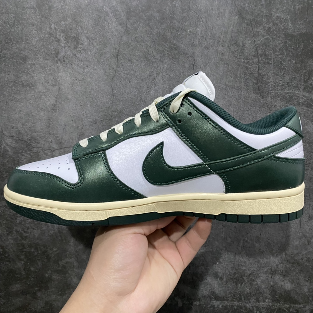 图片[2]-M版Dunk Low \” Vintage Green\” 白绿做旧 低帮运动休闲板鞋 DQ8580-100 全新批次 升级出货市售最高天花板品质 国内一线头部大厂出品 知名厂牌同源 好货不怕迟 新楦新纸板冲刀 全方位细节全部到位 甚至细节处理比正品更顶 ！全网最高品质 不接受反驳 省钱秘诀真香定律 找我稳妥安排 🤟🏻 尺码：36 36.5 37.5 38 38.5 3 40 40.5 41 42 42.5 43 44 44.5 45 46-选品中心